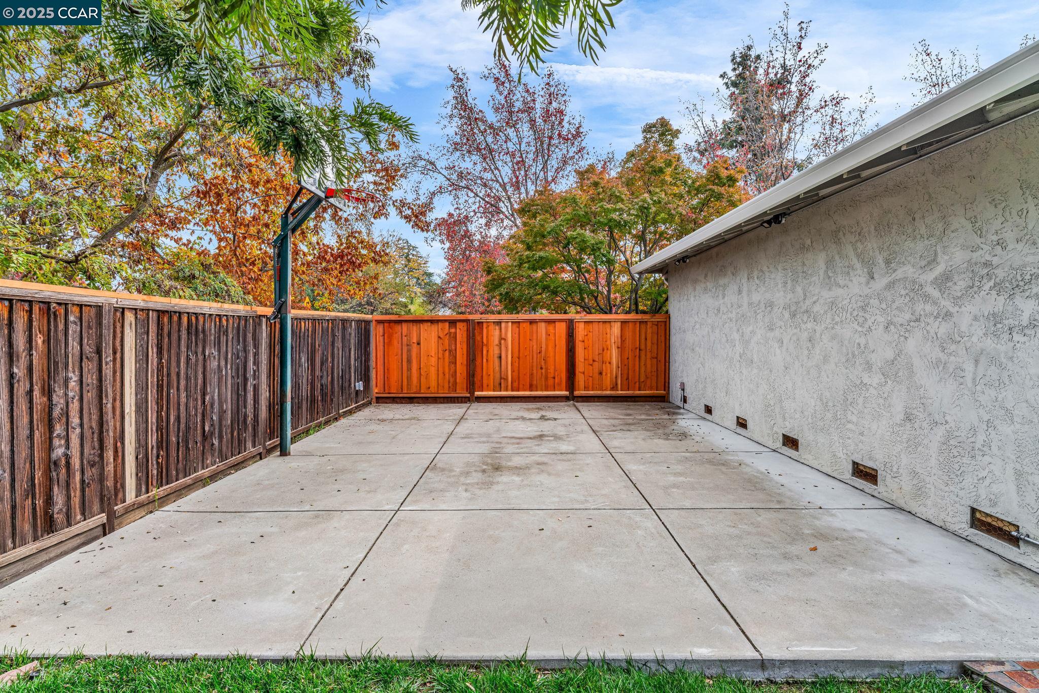 Detail Gallery Image 33 of 57 For 4597 Wildcat Ln, Concord,  CA 94521 - 3 Beds | 2 Baths