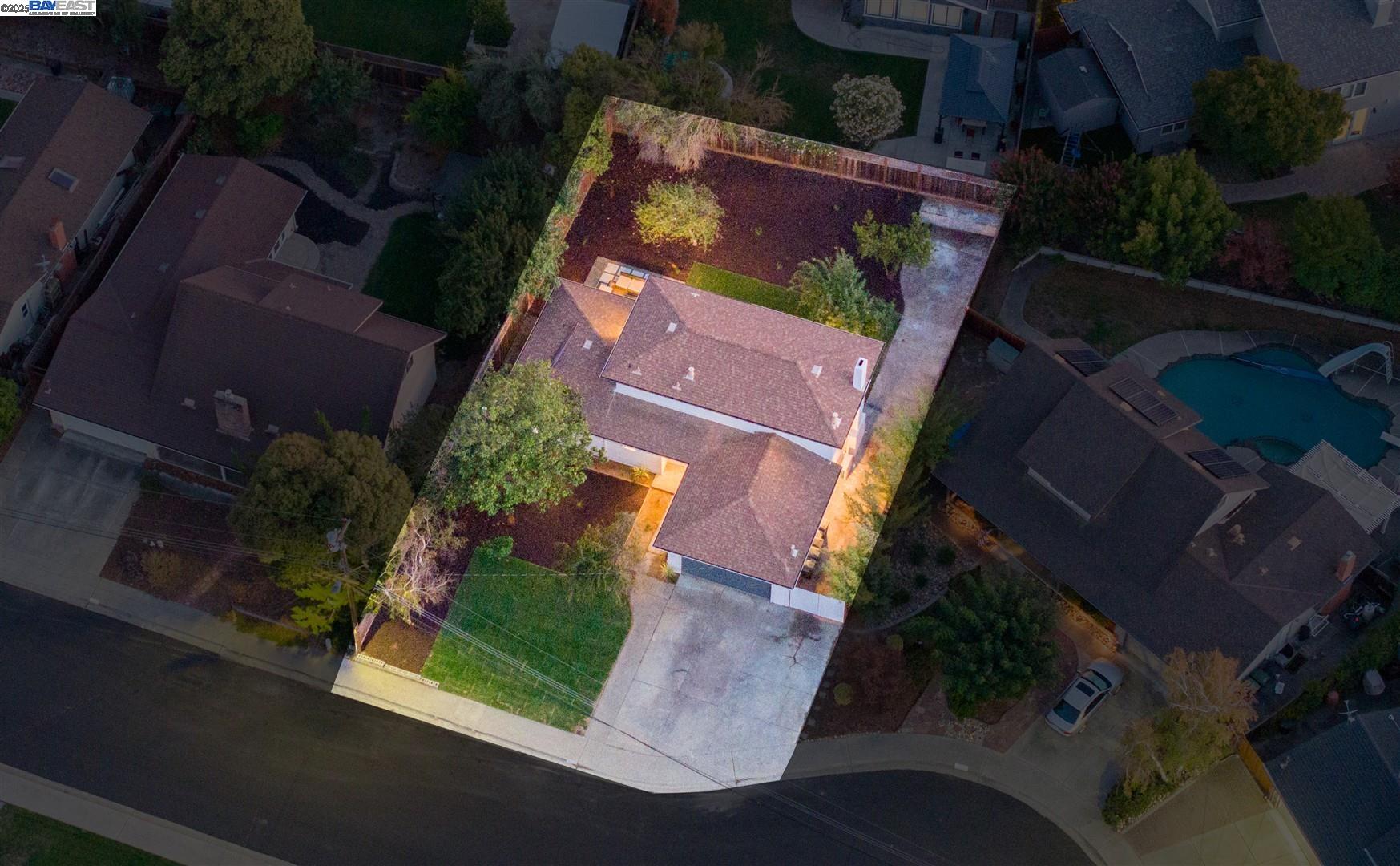 Detail Gallery Image 21 of 27 For 11733 Casa Linda Ct, Dublin,  CA 94568 - 4 Beds | 2/1 Baths