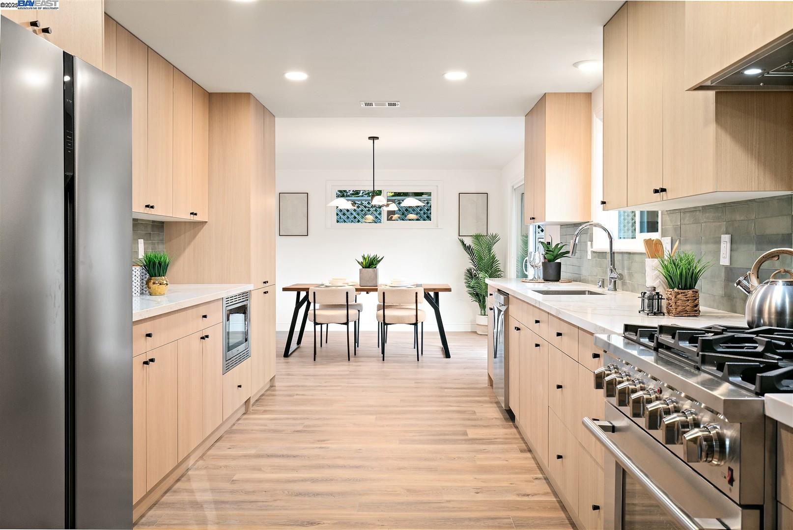 Detail Gallery Image 4 of 27 For 11733 Casa Linda Ct, Dublin,  CA 94568 - 4 Beds | 2/1 Baths