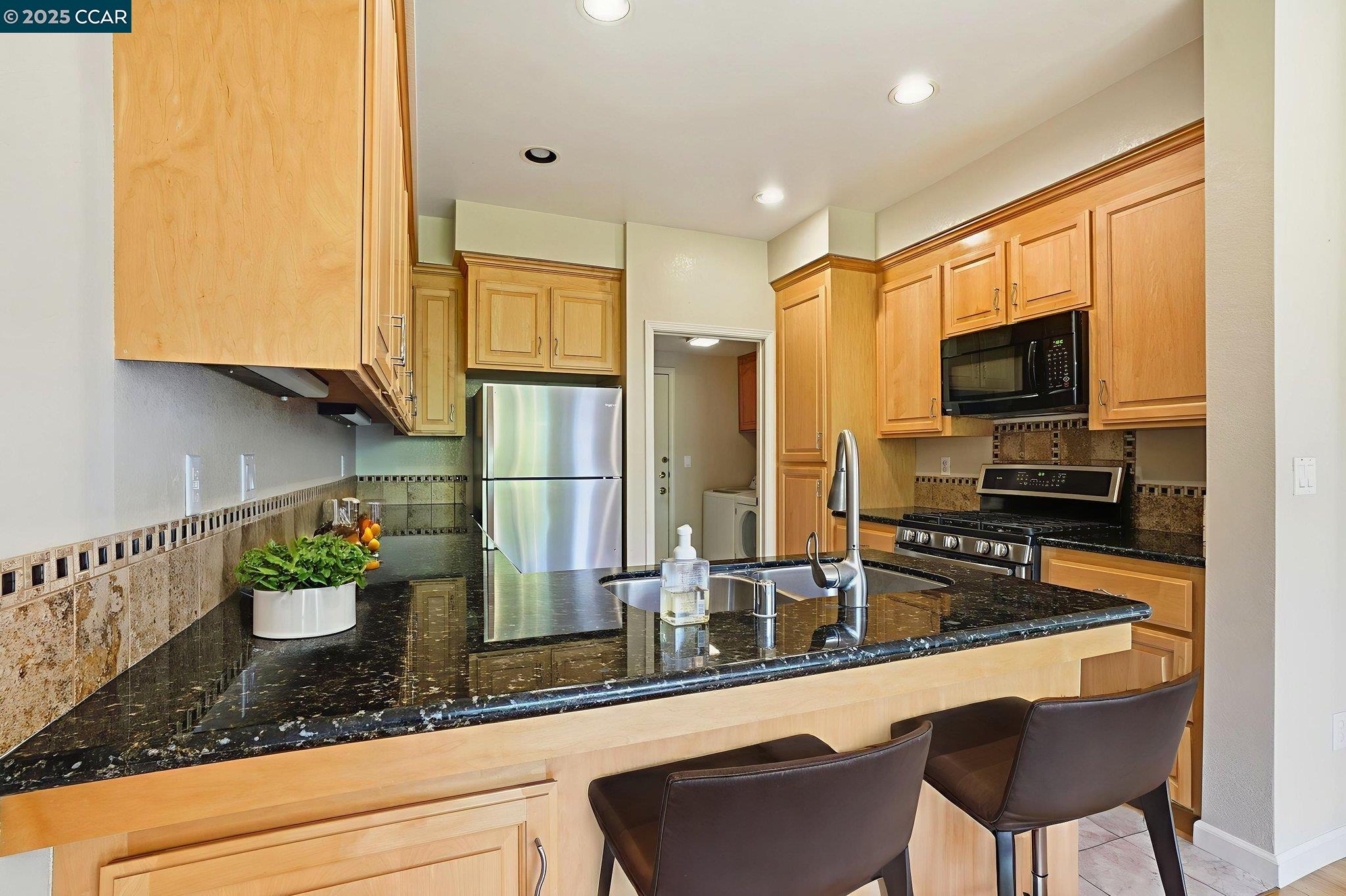 Detail Gallery Image 9 of 36 For 1295 Shell Cir, Clayton,  CA 94517 - 2 Beds | 2/1 Baths