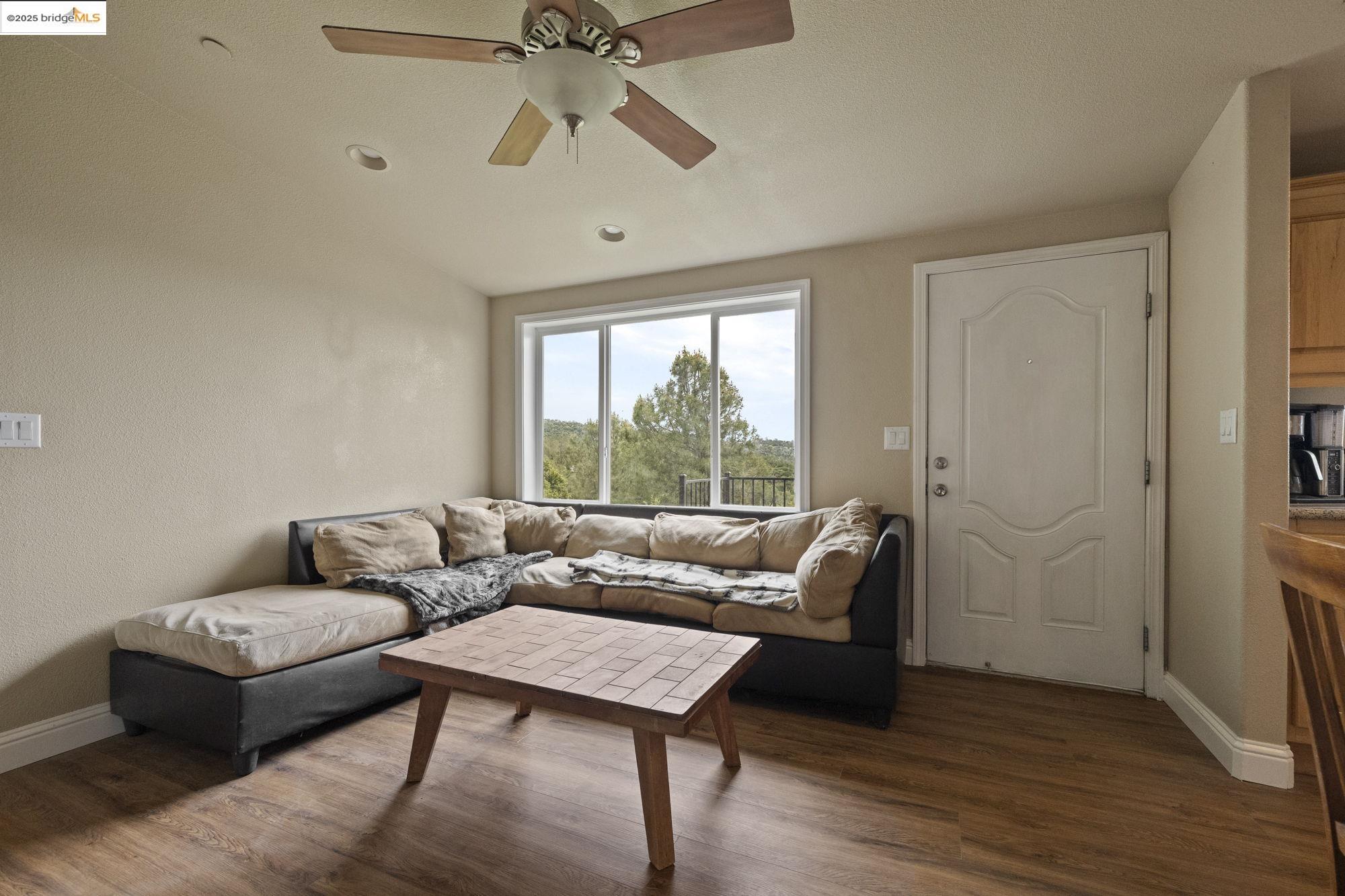 Detail Gallery Image 10 of 24 For 14865 W Blue Bell Rd, Sonora,  CA 95370 - 5 Beds | 2 Baths