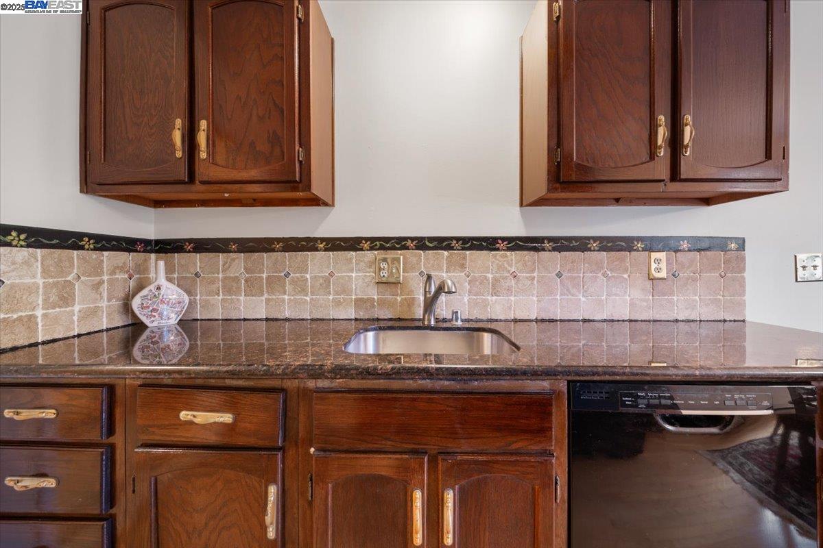 Photo #5: 41118450 Listing: Photo #5