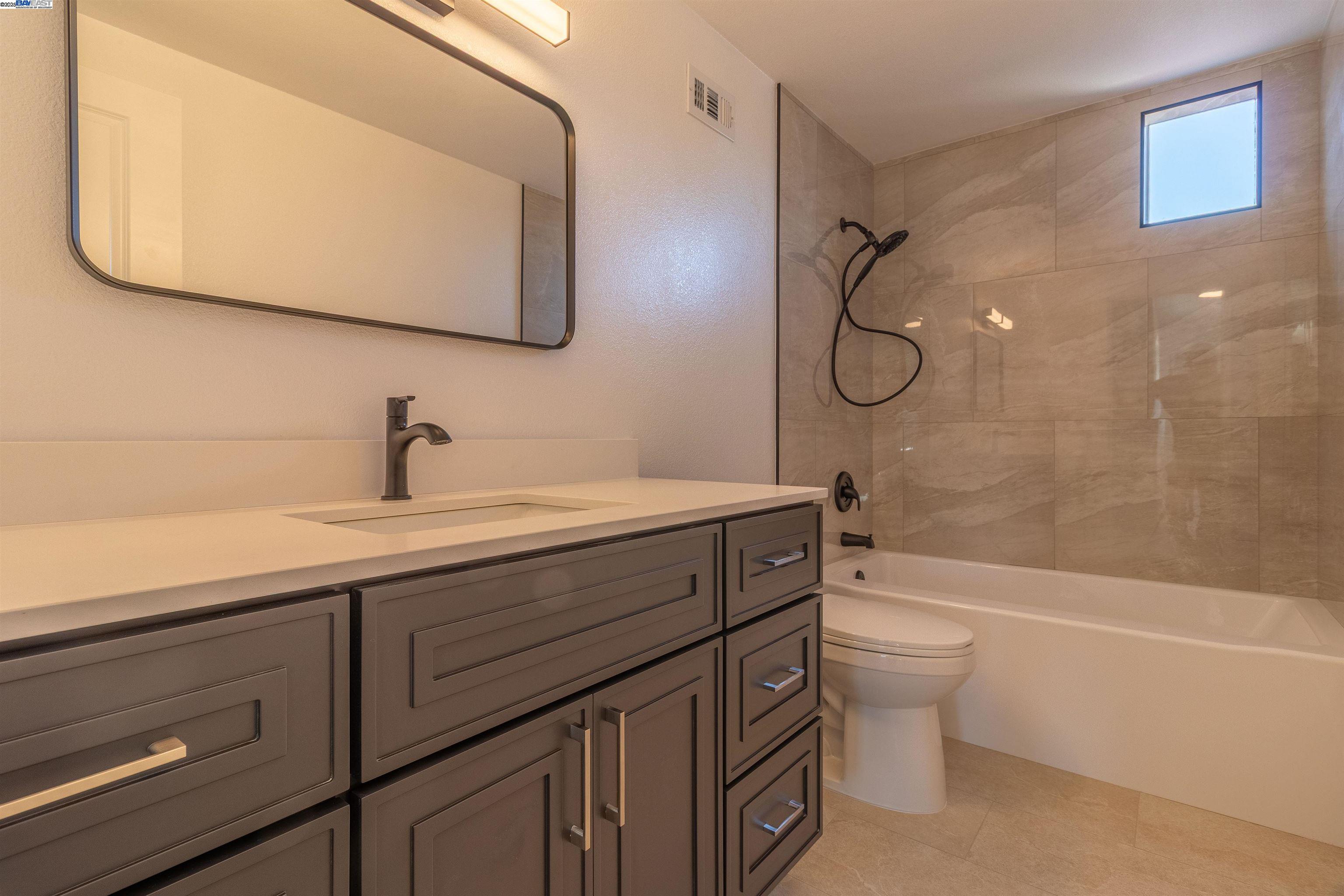 Detail Gallery Image 4 of 5 For 1323 Morning Dew Pl, Stockton,  CA 95210 - 3 Beds | 2/1 Baths