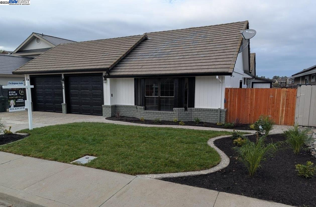 Detail Gallery Image 3 of 36 For 5653 Drakes Drive, Discovery Bay,  CA 94505 - 3 Beds | 2/1 Baths