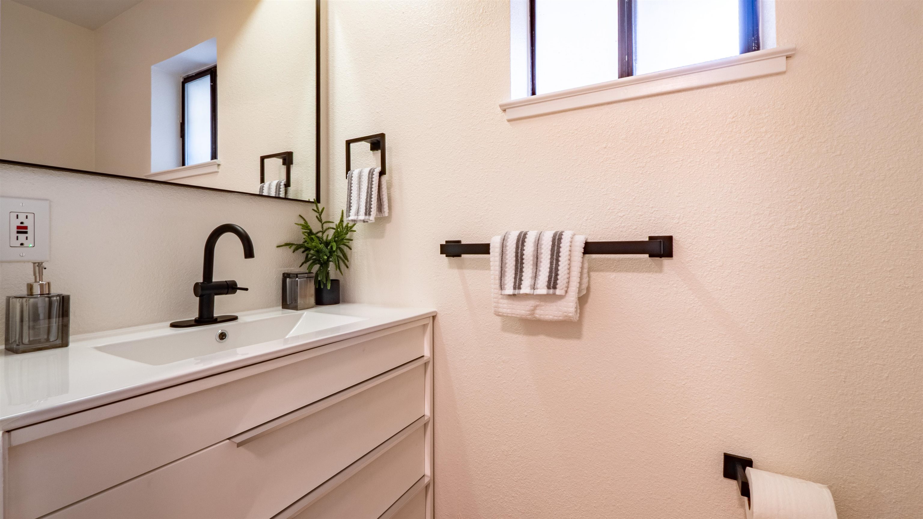 Detail Gallery Image 27 of 36 For 5653 Drakes Drive, Discovery Bay,  CA 94505 - 3 Beds | 2/1 Baths