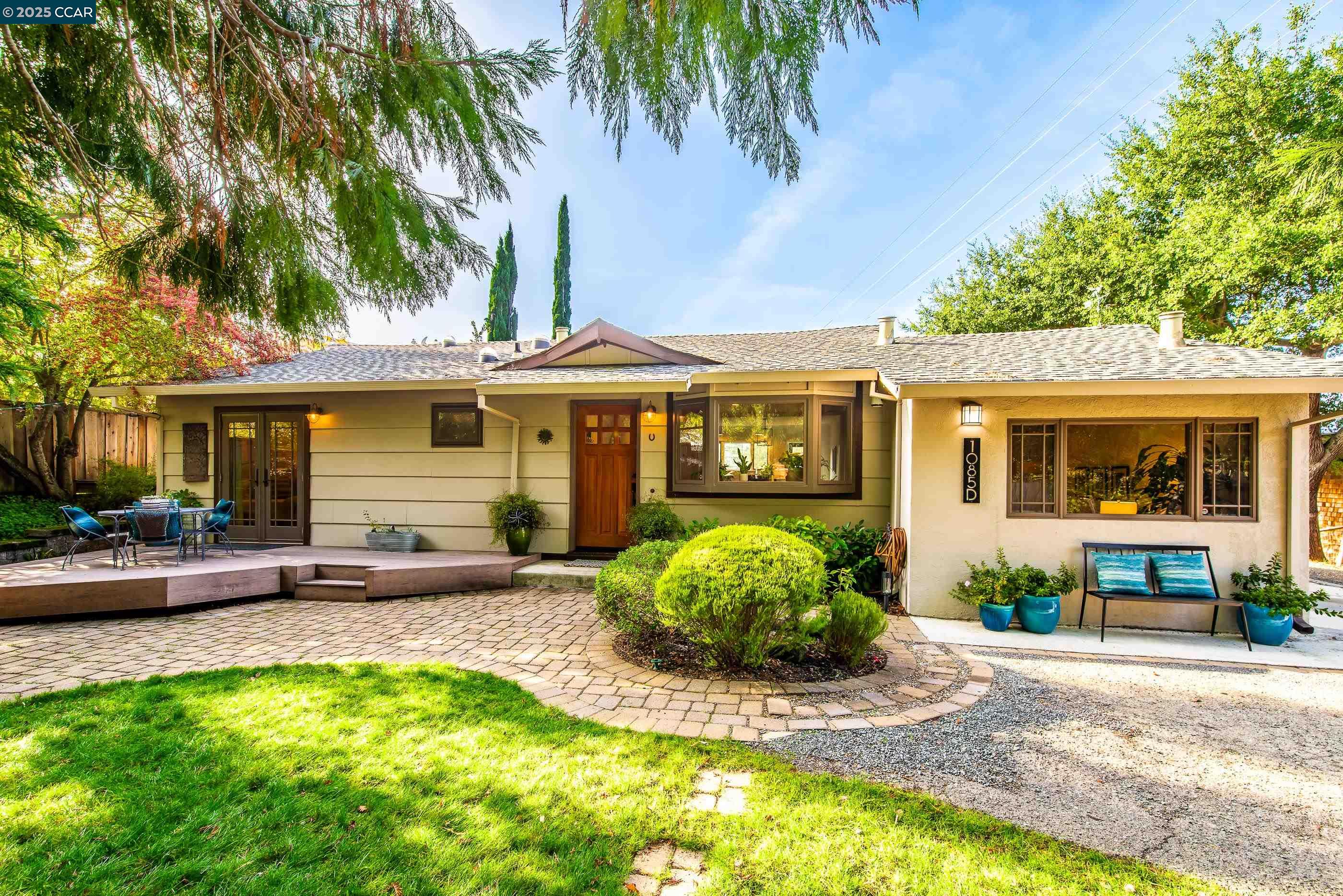 Detail Gallery Image 2 of 35 For 1085 Oak Hill Road #D, Lafayette,  CA 94549 - 3 Beds | 2 Baths