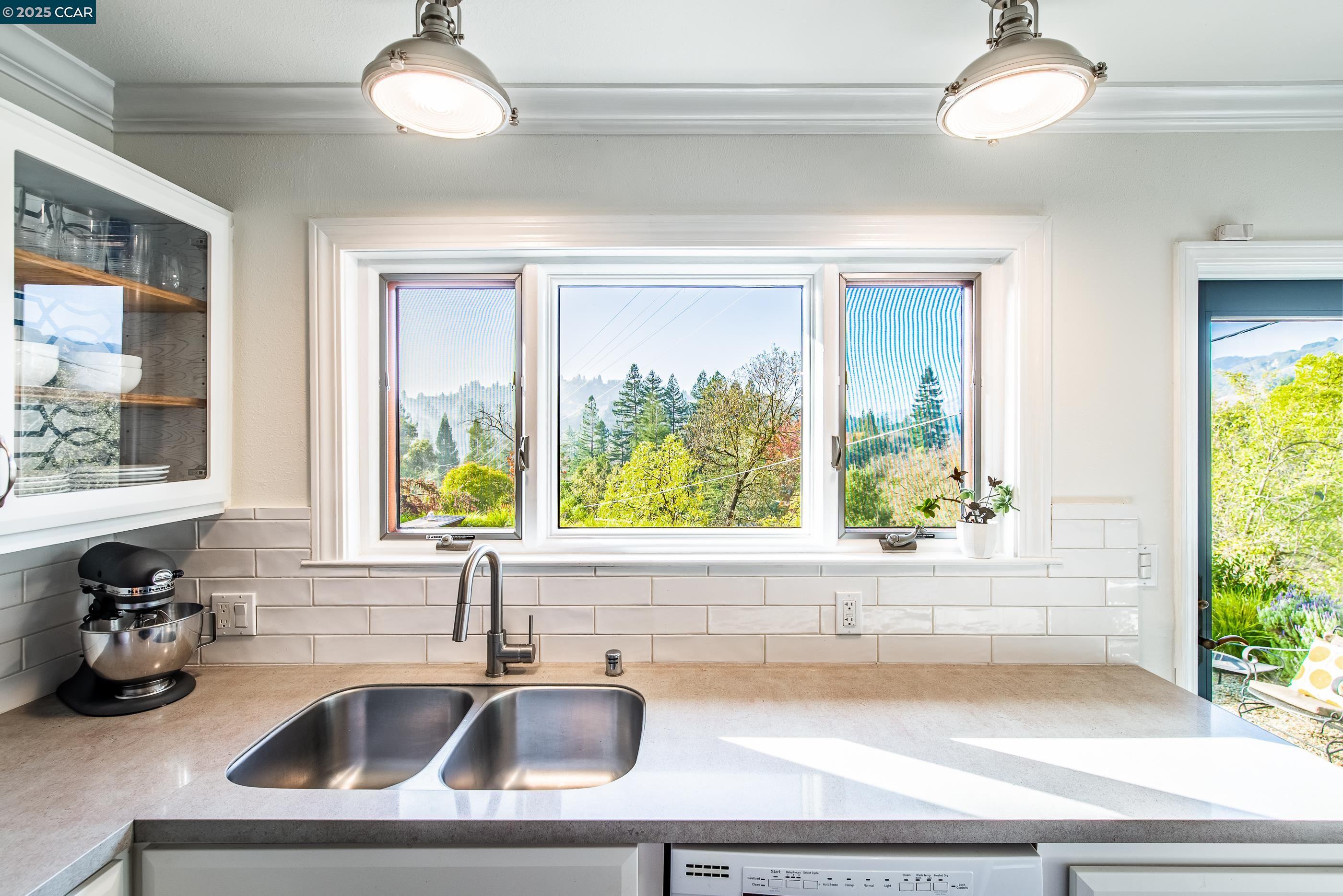 Detail Gallery Image 15 of 39 For 1085 Oak Hill Road D, Lafayette,  CA 94549 - 3 Beds | 2 Baths