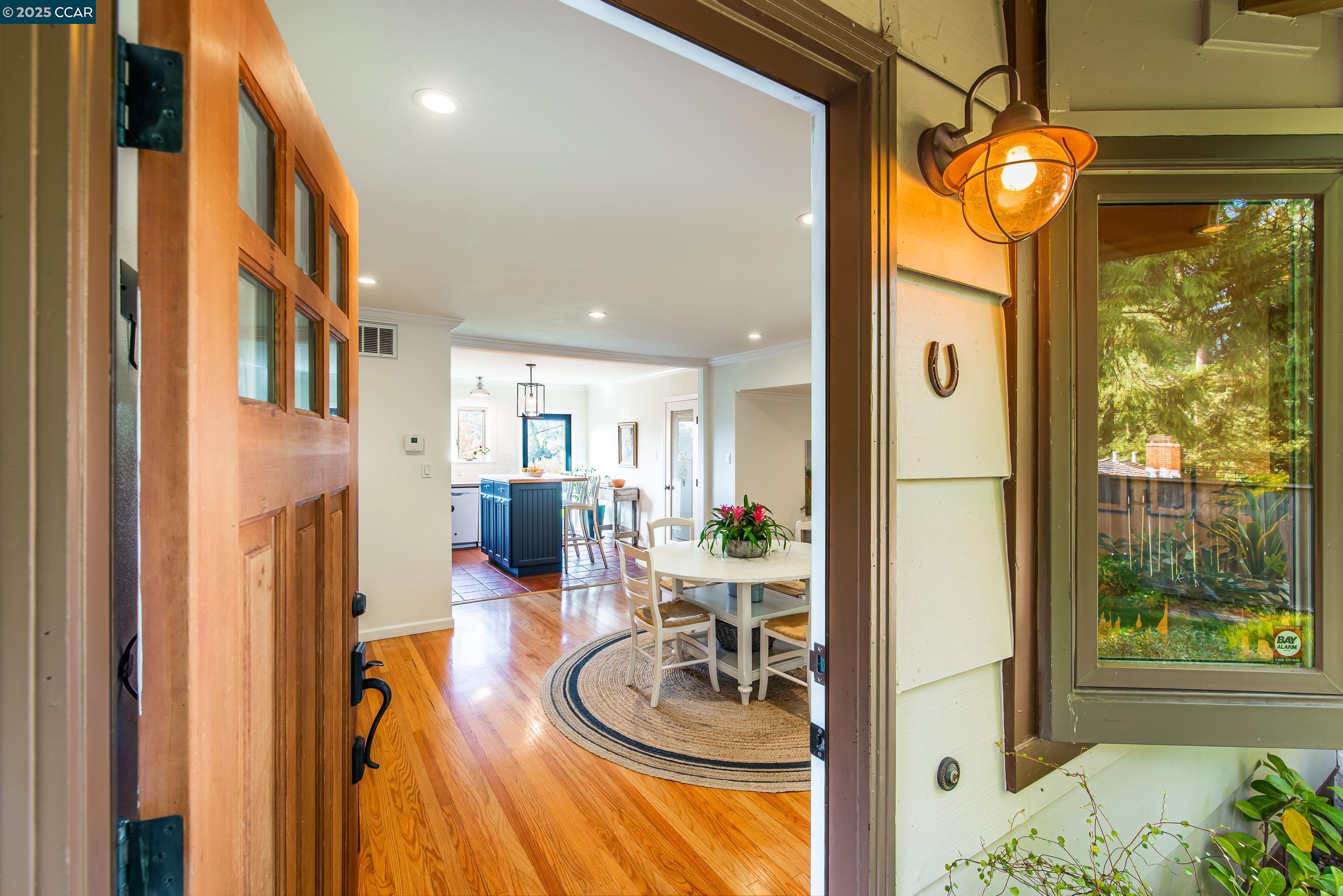 Detail Gallery Image 3 of 35 For 1085 Oak Hill Road #D, Lafayette,  CA 94549 - 3 Beds | 2 Baths