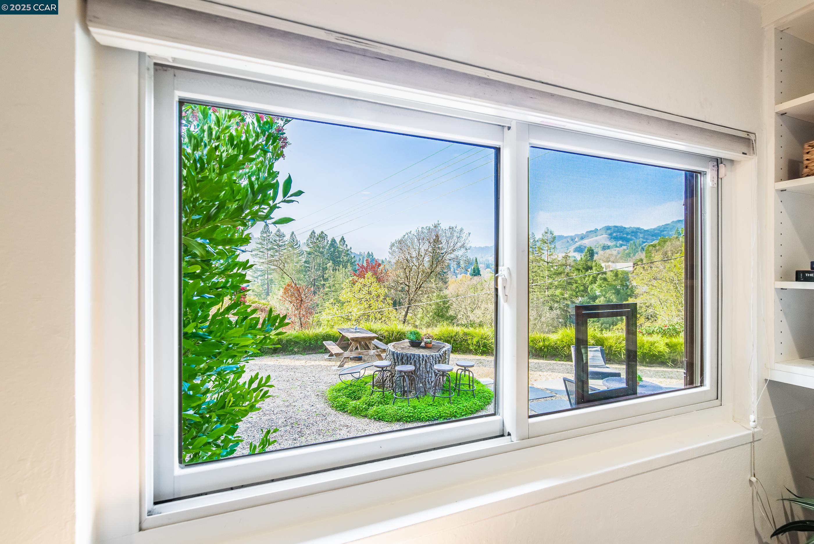 Detail Gallery Image 25 of 35 For 1085 Oak Hill Road #D, Lafayette,  CA 94549 - 3 Beds | 2 Baths