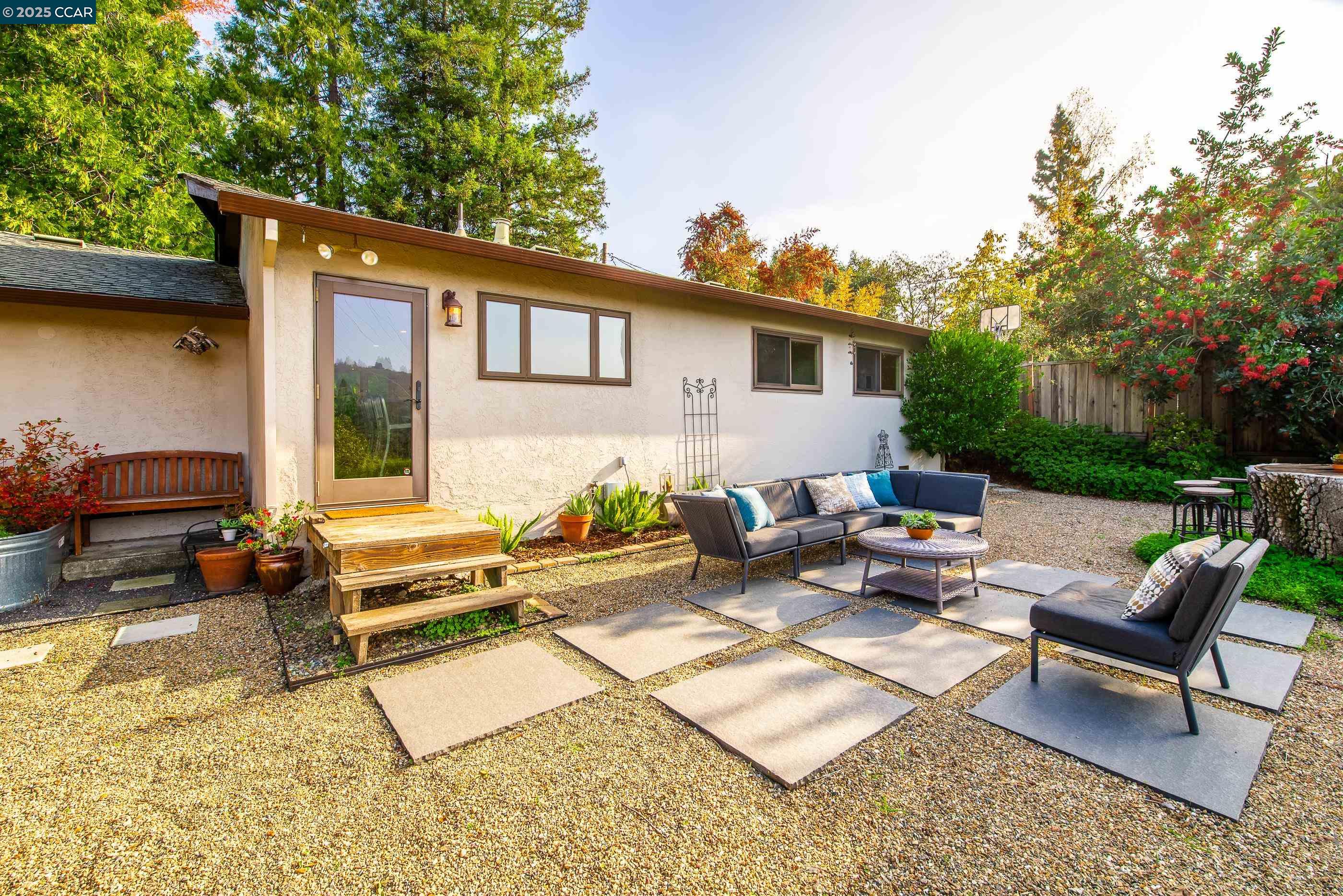 Detail Gallery Image 30 of 35 For 1085 Oak Hill Road #D, Lafayette,  CA 94549 - 3 Beds | 2 Baths