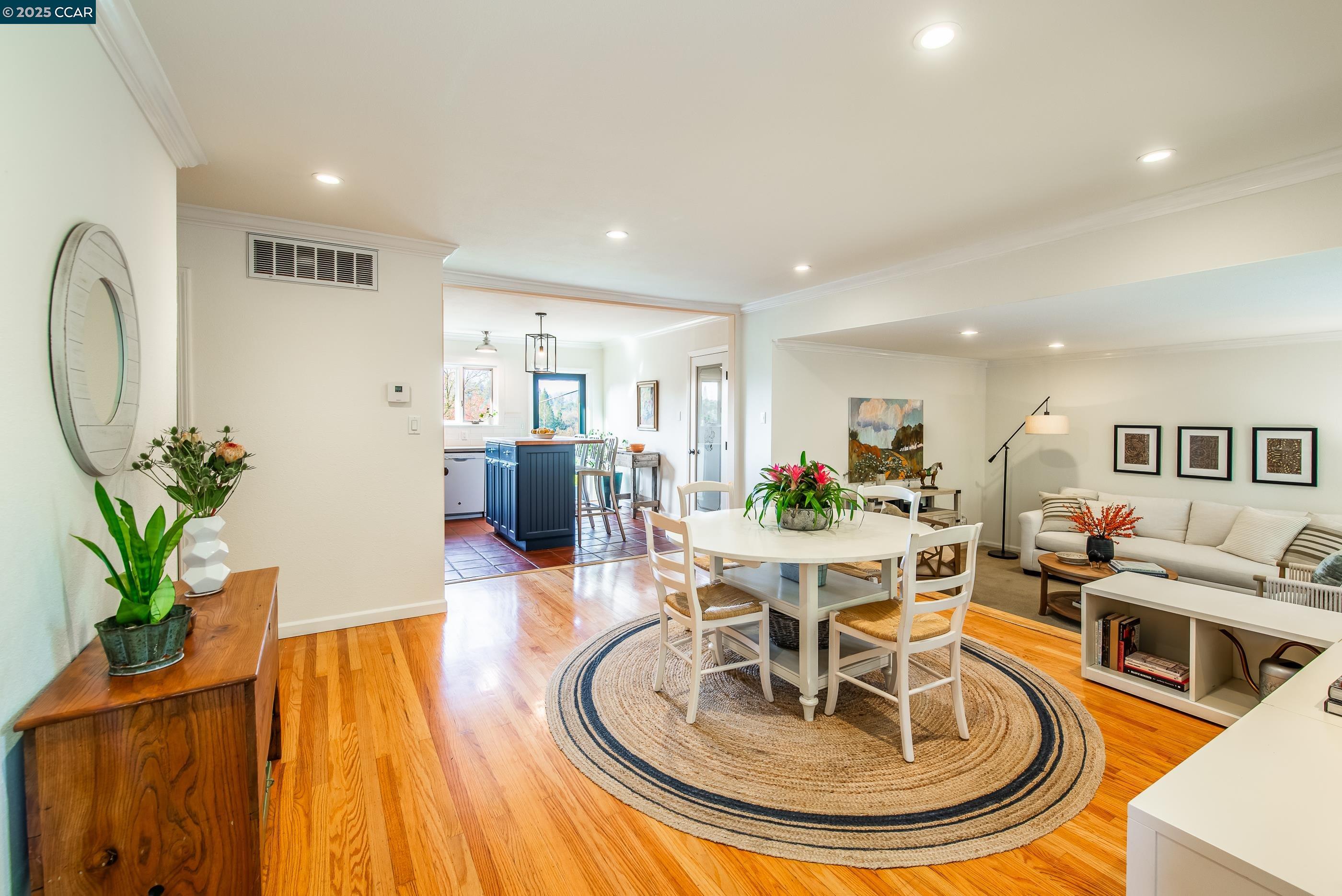 Detail Gallery Image 4 of 35 For 1085 Oak Hill Road #D, Lafayette,  CA 94549 - 3 Beds | 2 Baths