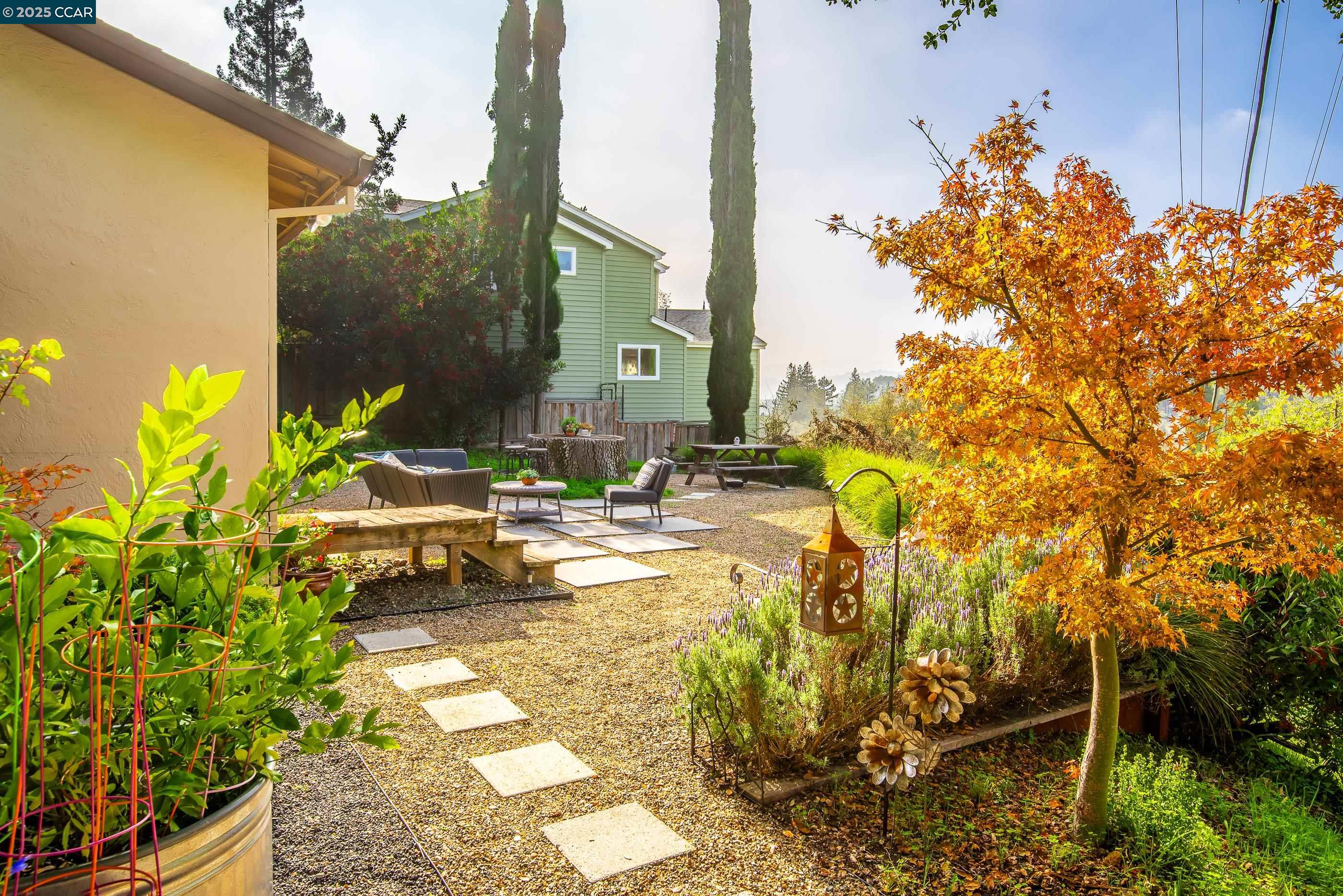 Detail Gallery Image 35 of 39 For 1085 Oak Hill Road D, Lafayette,  CA 94549 - 3 Beds | 2 Baths