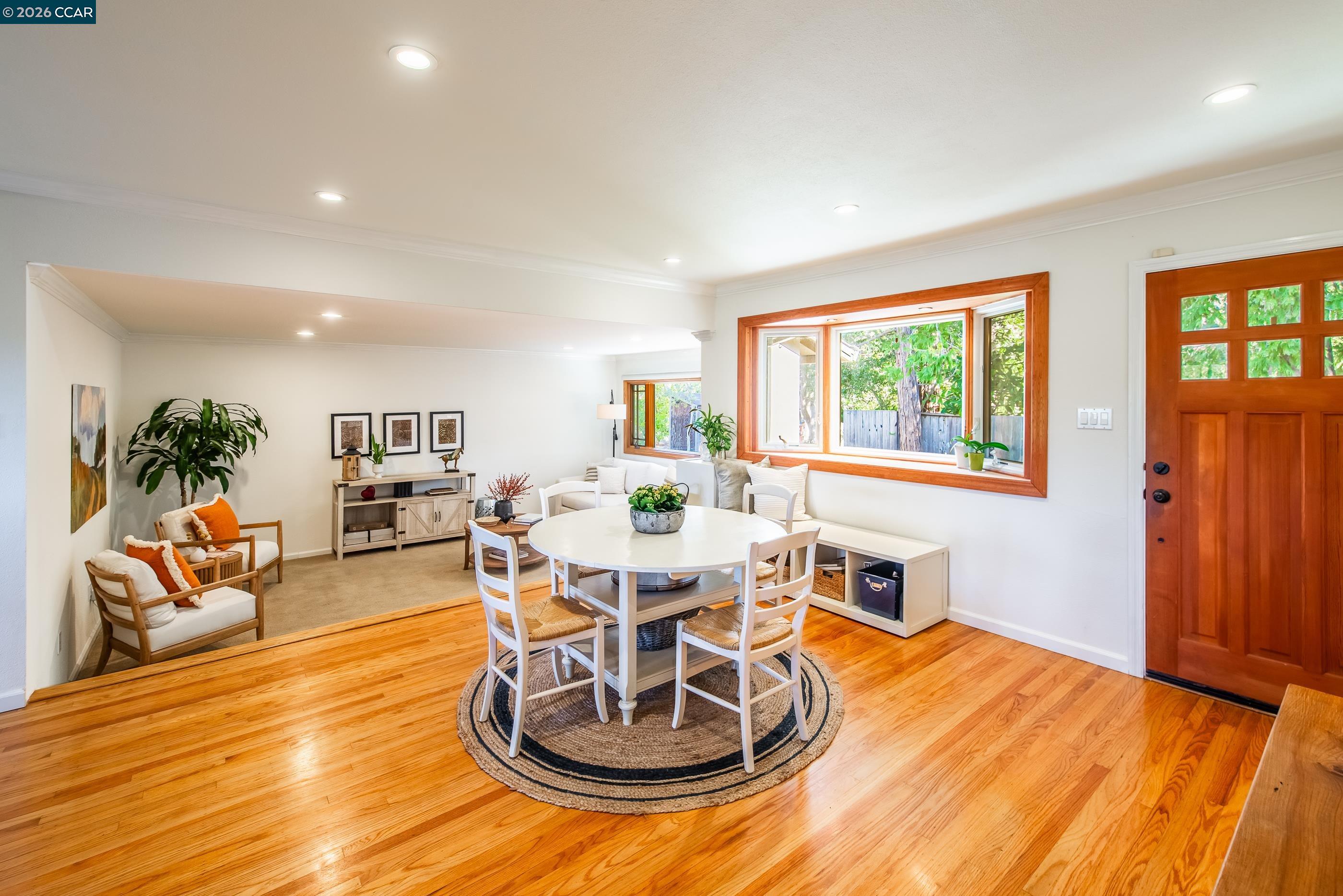 Detail Gallery Image 5 of 35 For 1085 Oak Hill Road #D, Lafayette,  CA 94549 - 3 Beds | 2 Baths