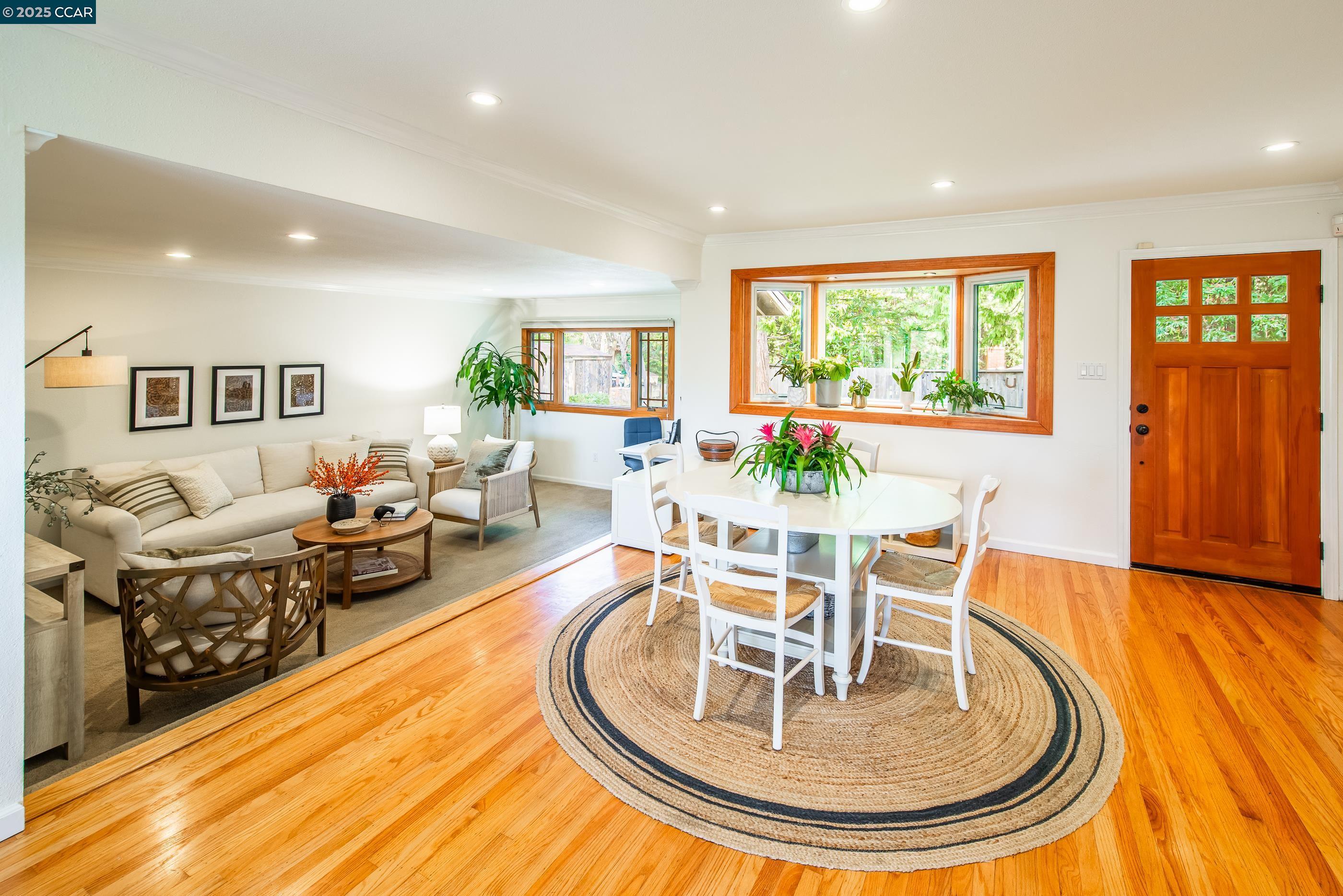 Detail Gallery Image 5 of 35 For 1085 Oak Hill Road #D, Lafayette,  CA 94549 - 3 Beds | 2 Baths