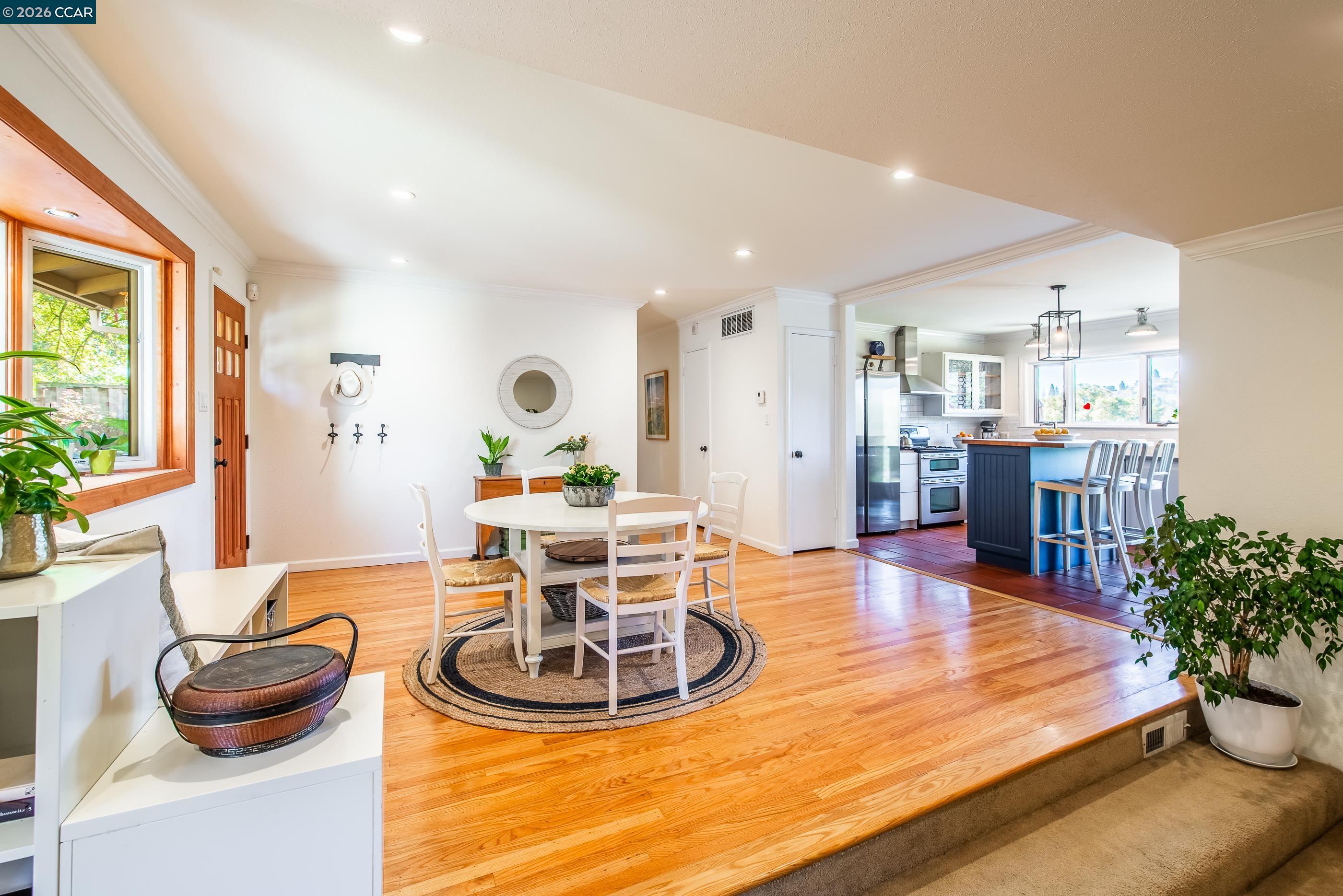 Detail Gallery Image 9 of 35 For 1085 Oak Hill Road #D, Lafayette,  CA 94549 - 3 Beds | 2 Baths