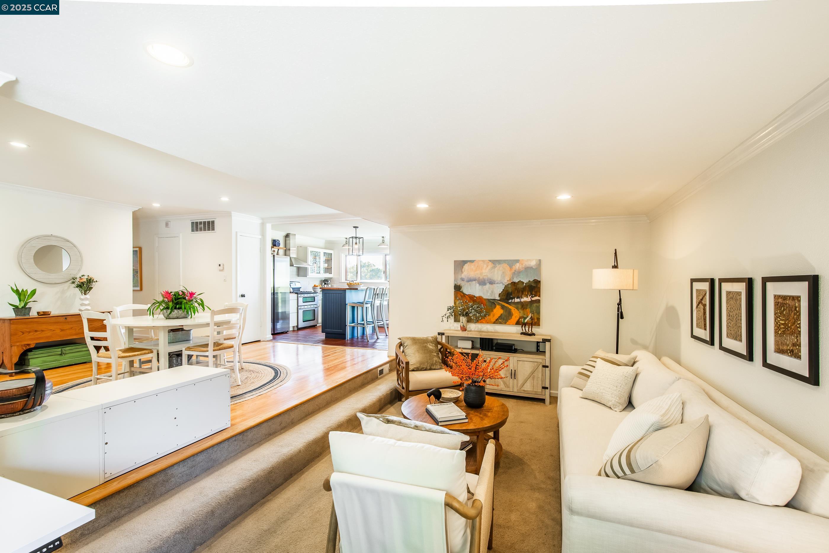 Detail Gallery Image 10 of 39 For 1085 Oak Hill Road D, Lafayette,  CA 94549 - 3 Beds | 2 Baths