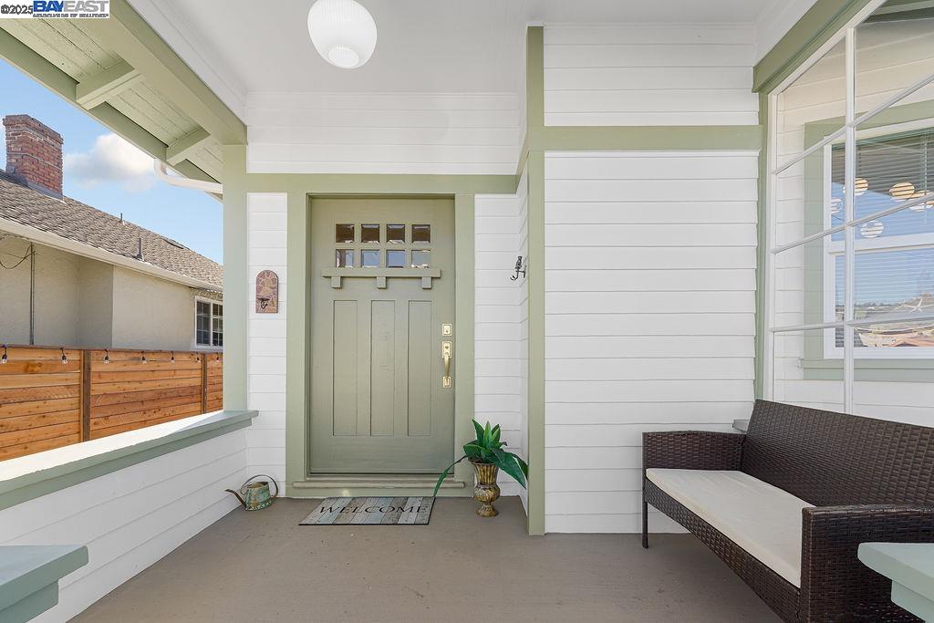 Detail Gallery Image 3 of 37 For 5605 E 16th St, Oakland,  CA 94621 - 2 Beds | 1 Baths