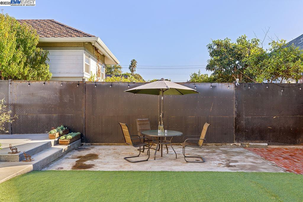 Detail Gallery Image 29 of 37 For 5605 E 16th St, Oakland,  CA 94621 - 2 Beds | 1 Baths