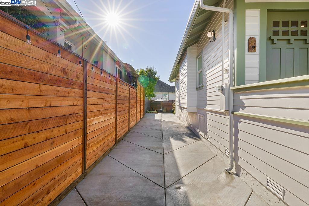 Detail Gallery Image 5 of 37 For 5605 E 16th St, Oakland,  CA 94621 - 2 Beds | 1 Baths