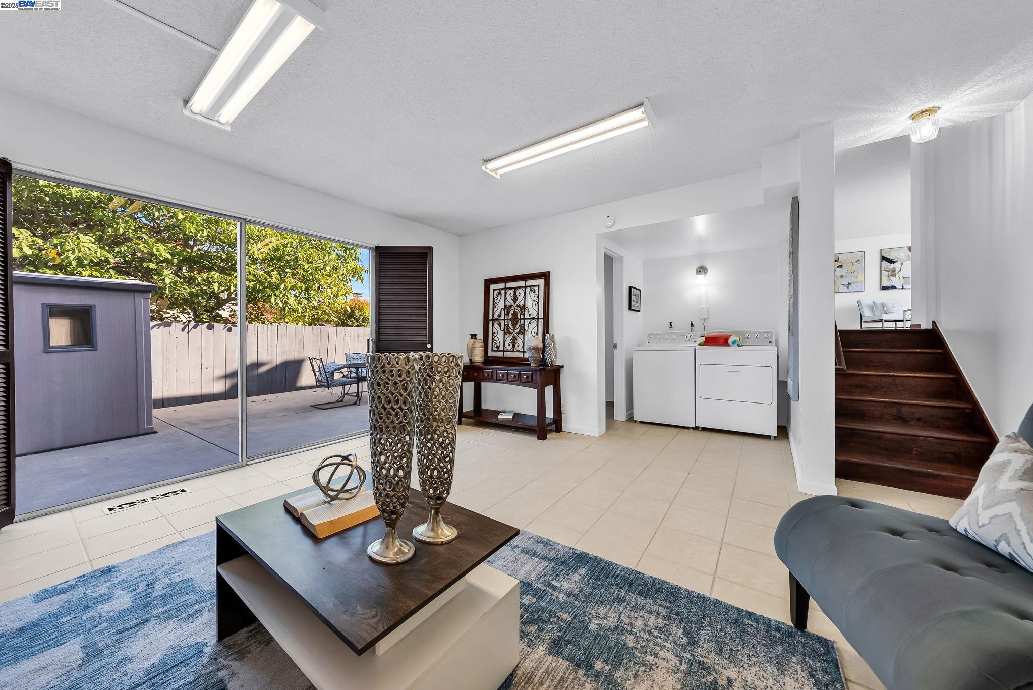 Detail Gallery Image 11 of 26 For 1933 Riverbank, Castro Valley,  CA 94546 - 3 Beds | 2/1 Baths