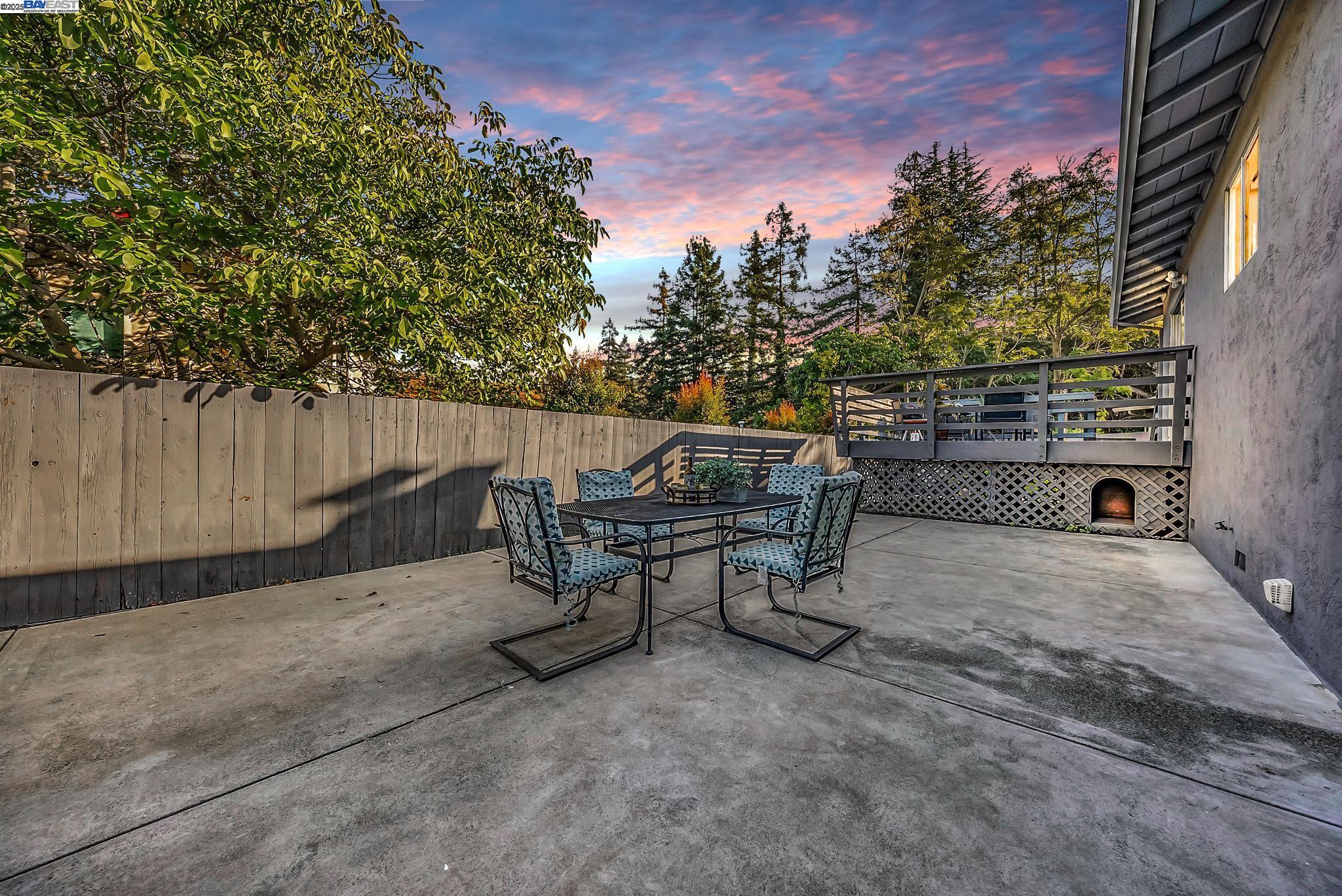 Detail Gallery Image 13 of 26 For 1933 Riverbank, Castro Valley,  CA 94546 - 3 Beds | 2/1 Baths