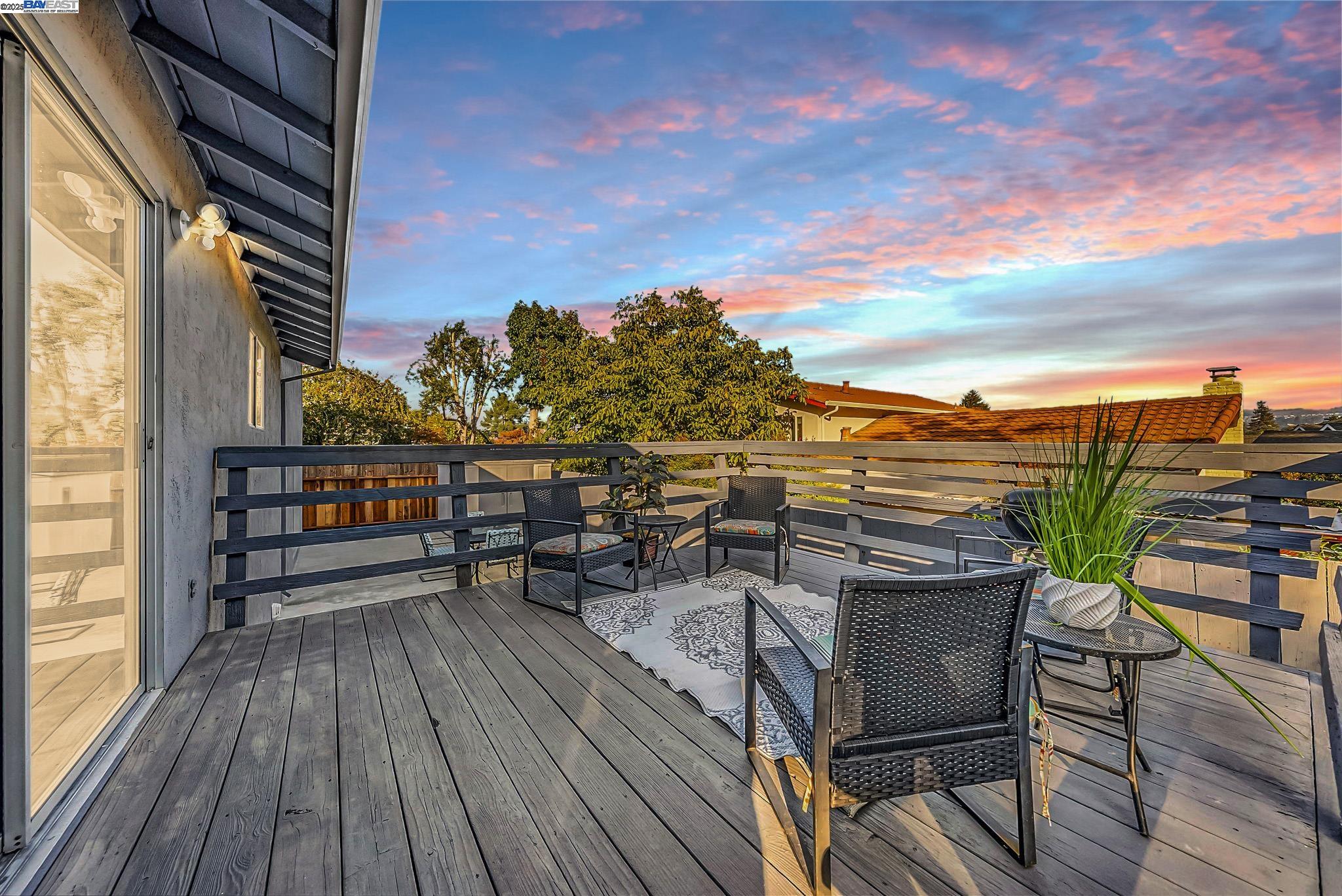 Detail Gallery Image 7 of 26 For 1933 Riverbank, Castro Valley,  CA 94546 - 3 Beds | 2/1 Baths