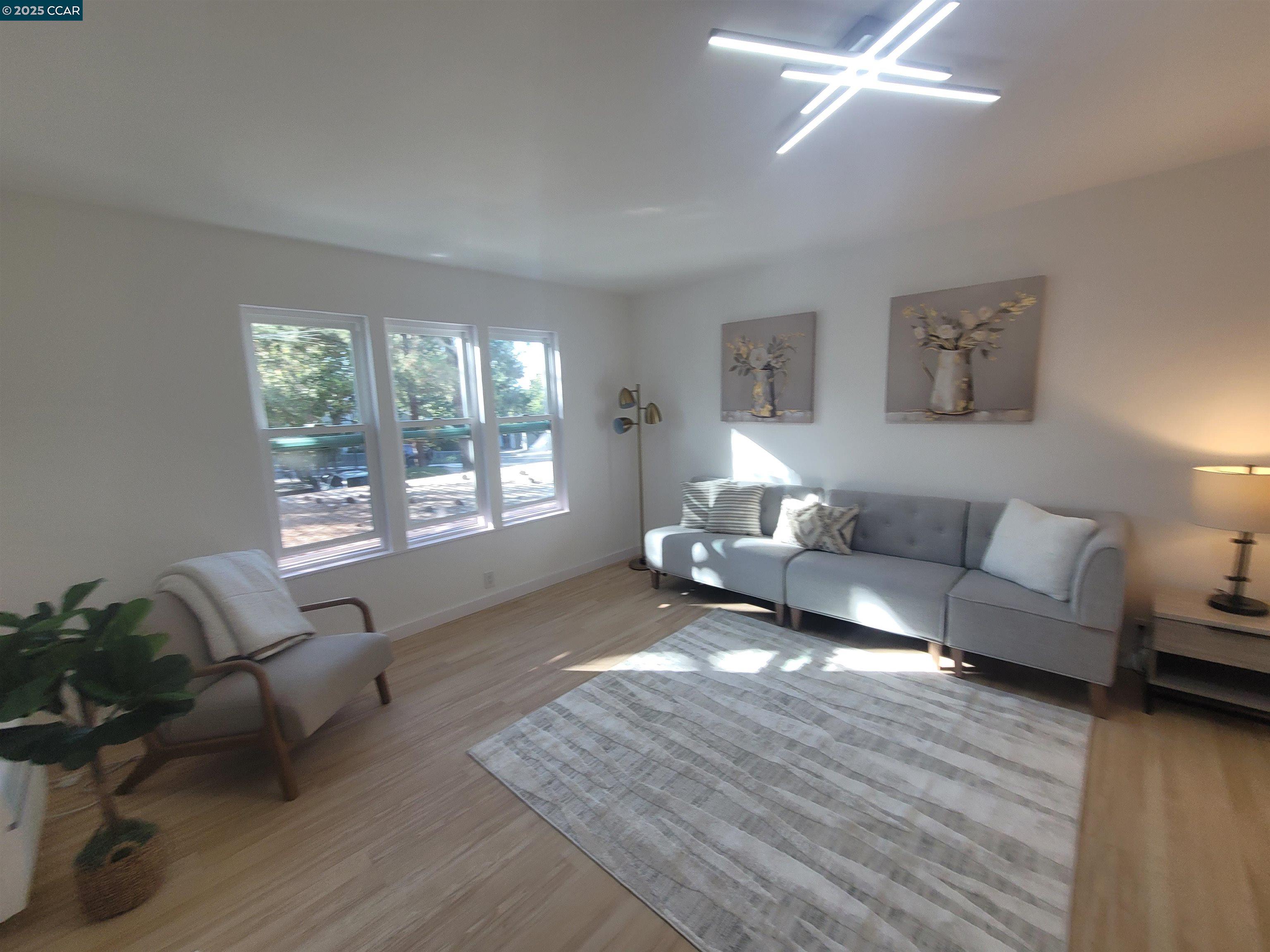 Photo #2: 41118467 Listing: Photo #2