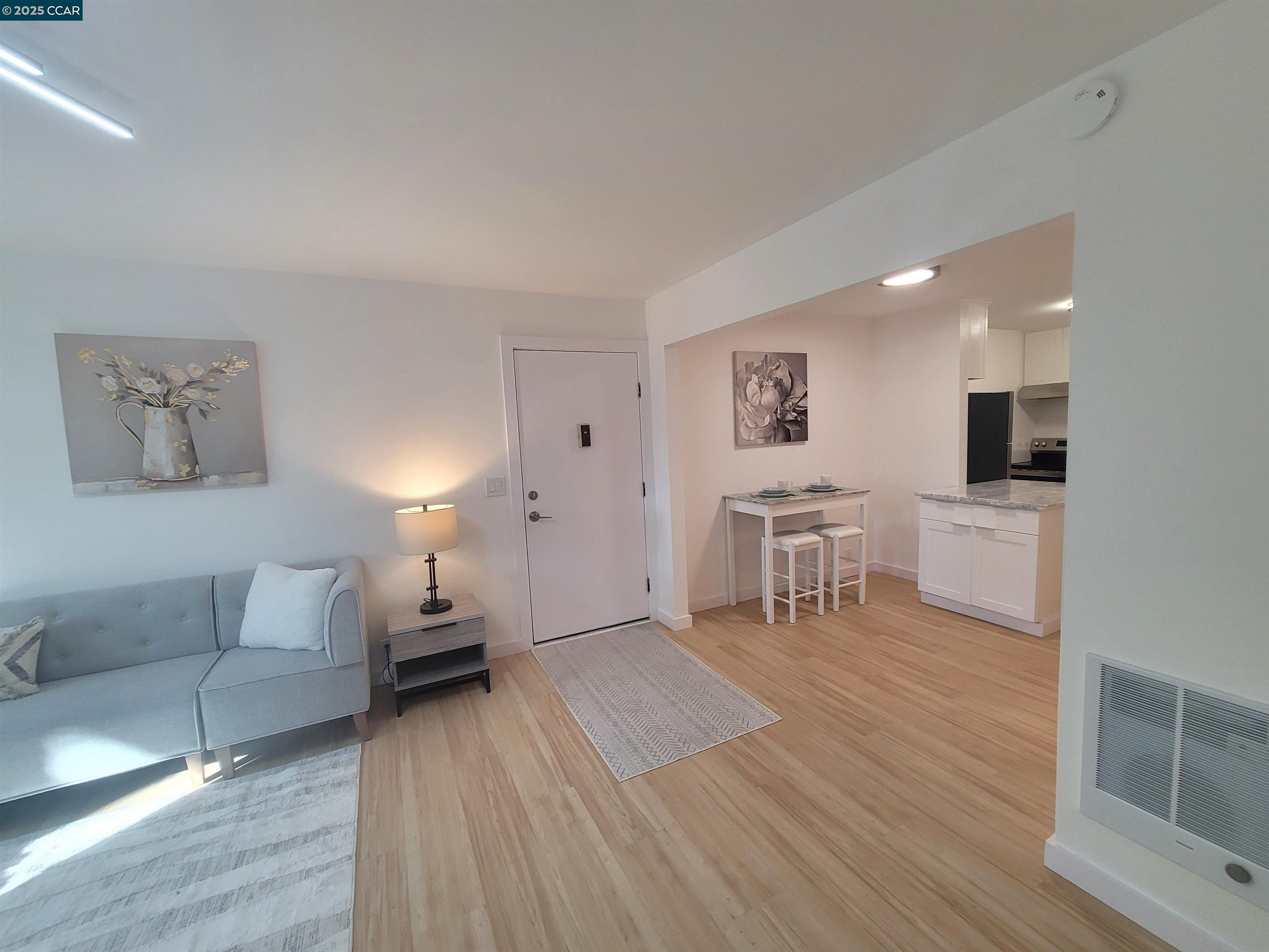 Photo #3: 41118467 Listing: Photo #3