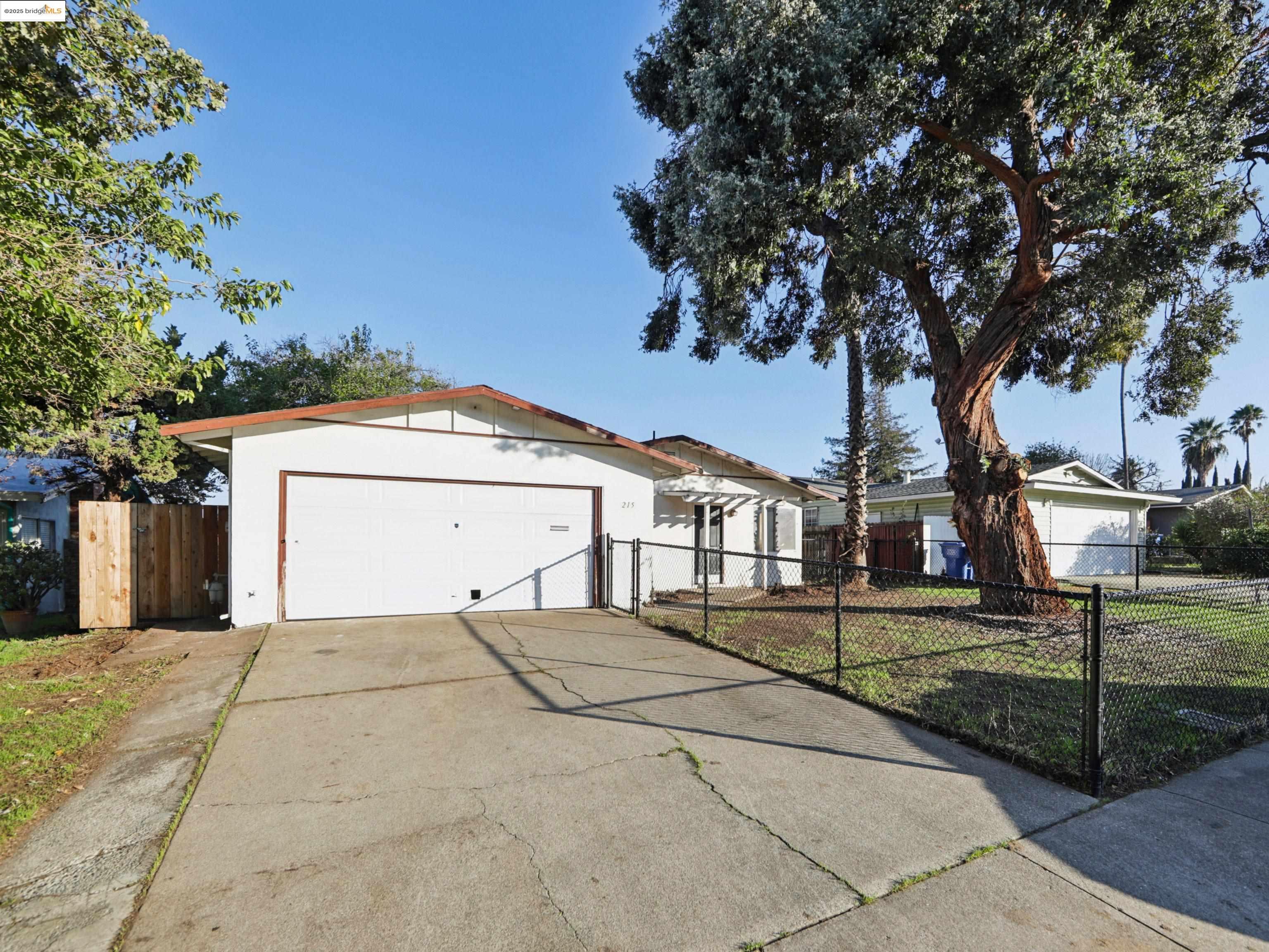 Detail Gallery Image 2 of 16 For 215 San Bernardino Ct, Bay Point,  CA 94565 - 3 Beds | 1/1 Baths