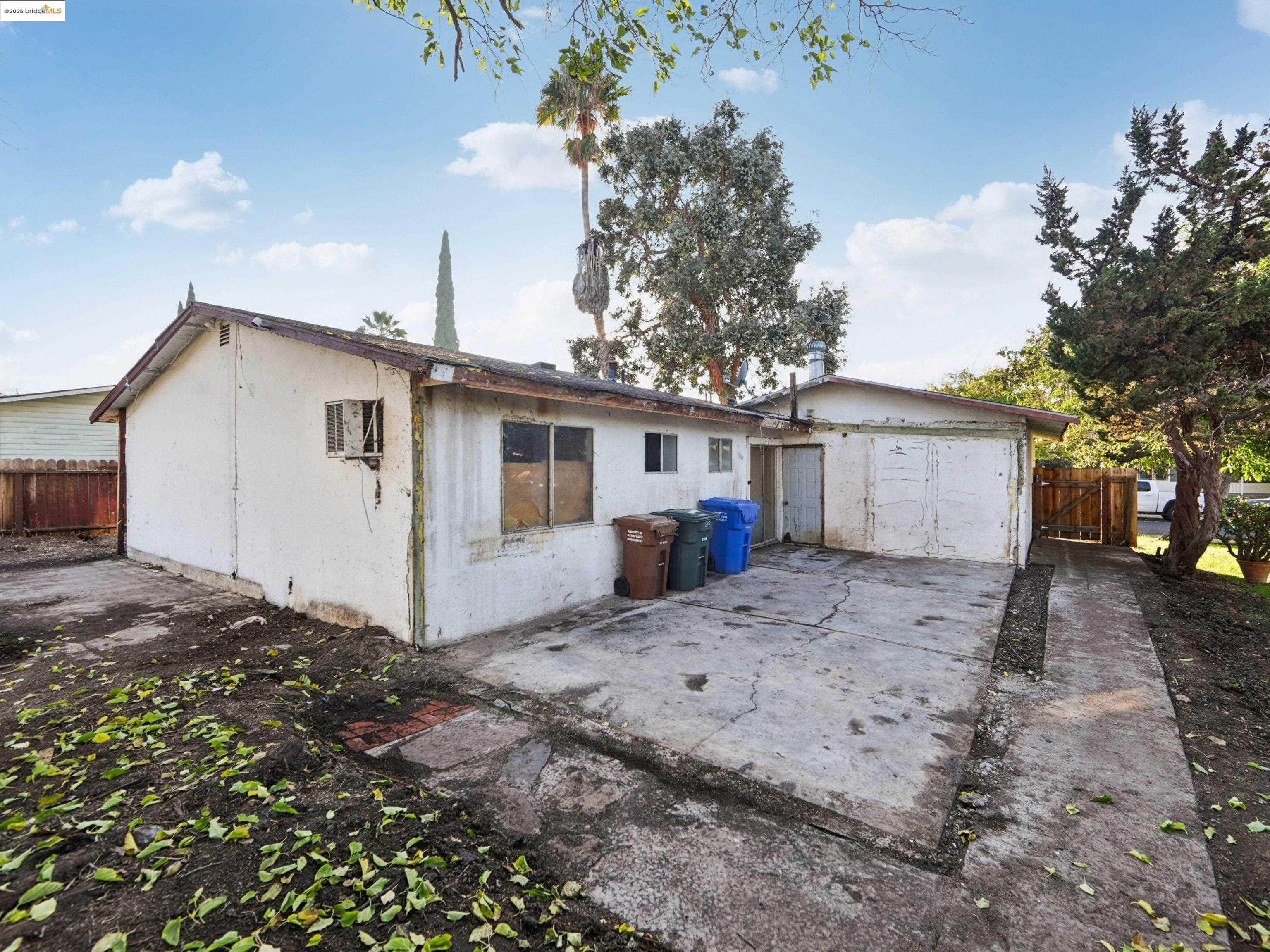 Detail Gallery Image 5 of 16 For 215 San Bernardino Ct, Bay Point,  CA 94565 - 3 Beds | 1/1 Baths