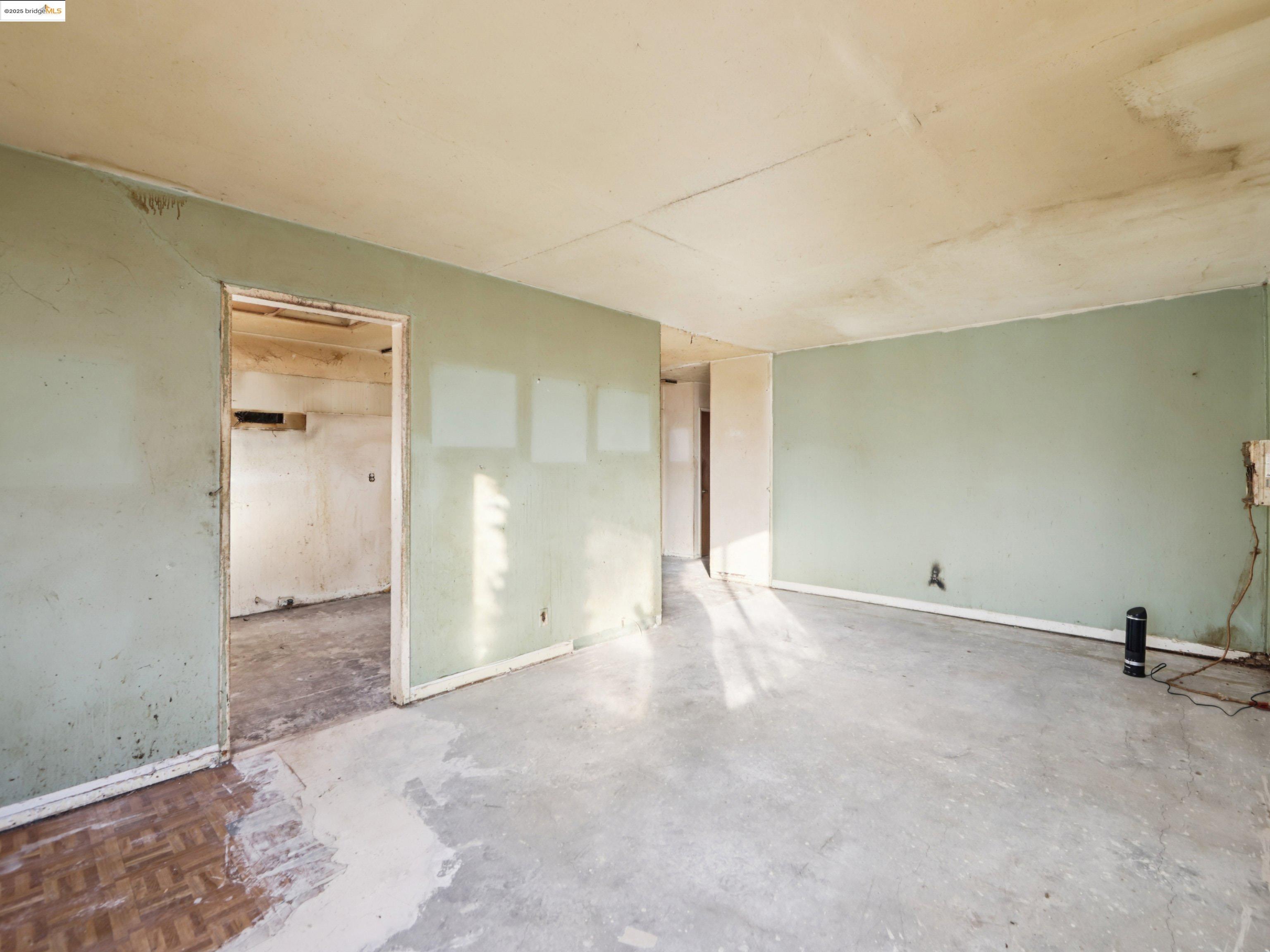 Detail Gallery Image 10 of 16 For 215 San Bernardino Ct, Bay Point,  CA 94565 - 3 Beds | 1/1 Baths