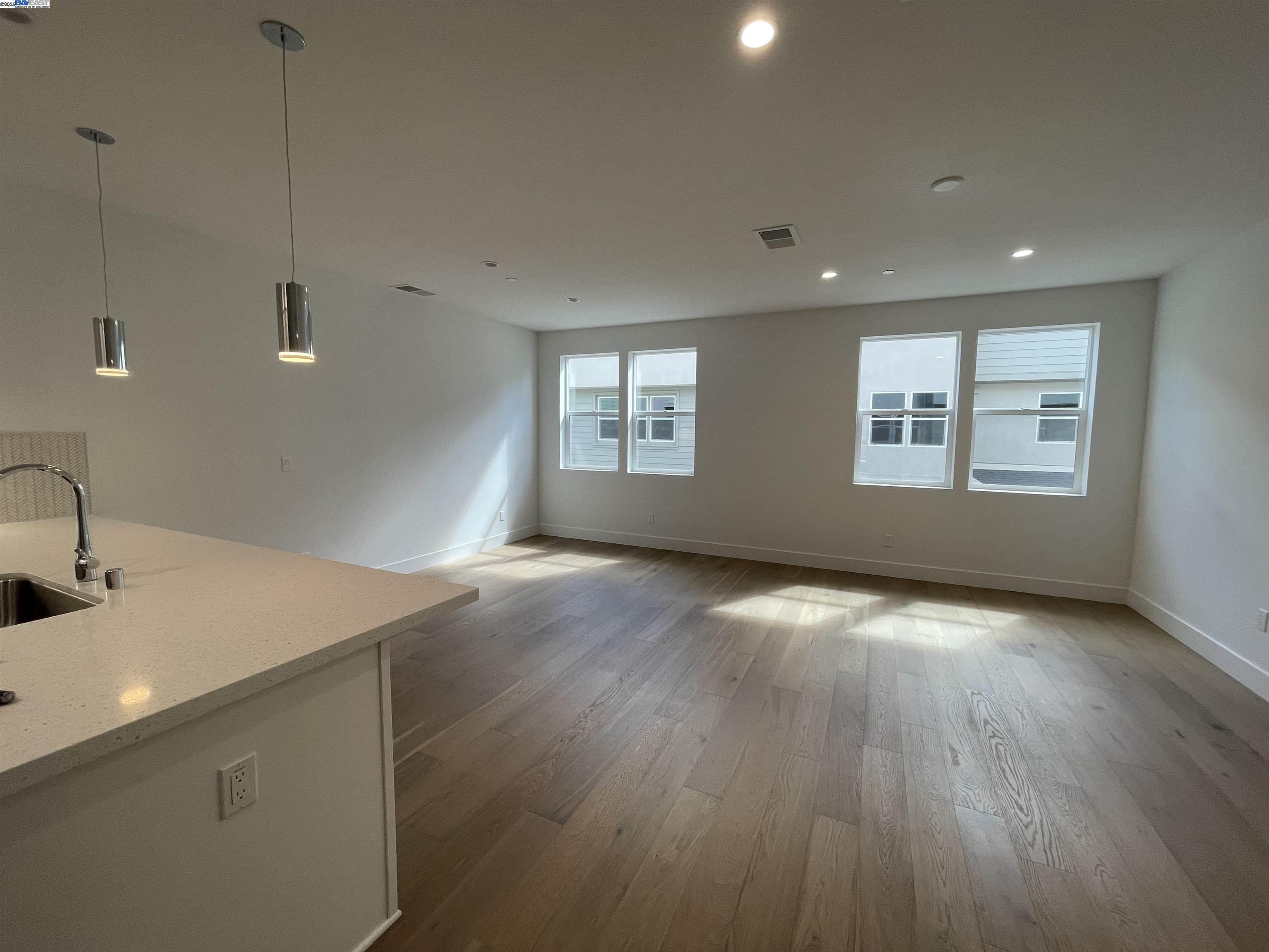 Detail Gallery Image 8 of 31 For 5708 Melon Court, San Ramon,  CA 94583 - 3 Beds | 3/1 Baths