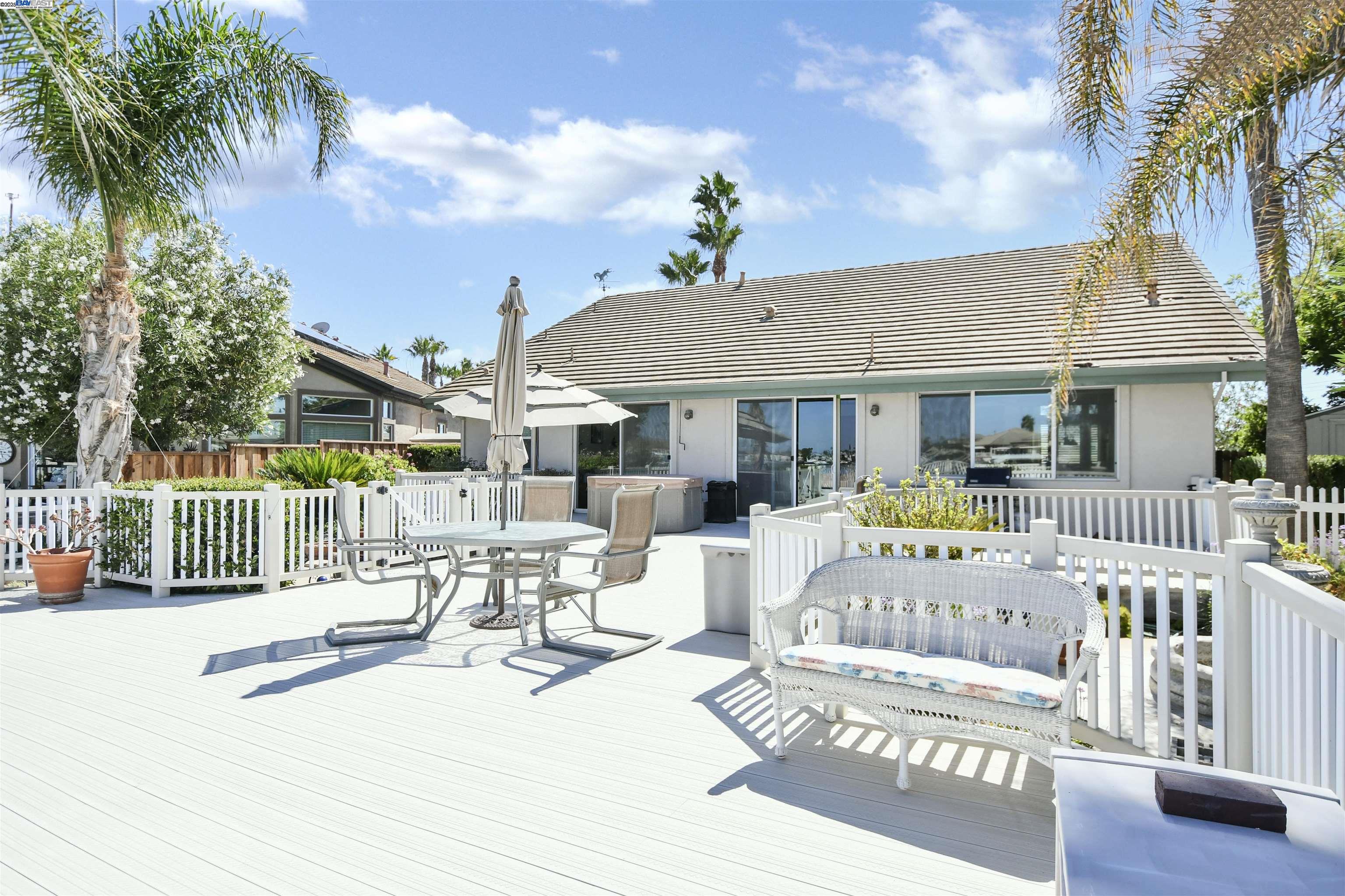 Detail Gallery Image 4 of 42 For 1989 Newport Dr, Discovery Bay,  CA 94505 - 3 Beds | 2 Baths