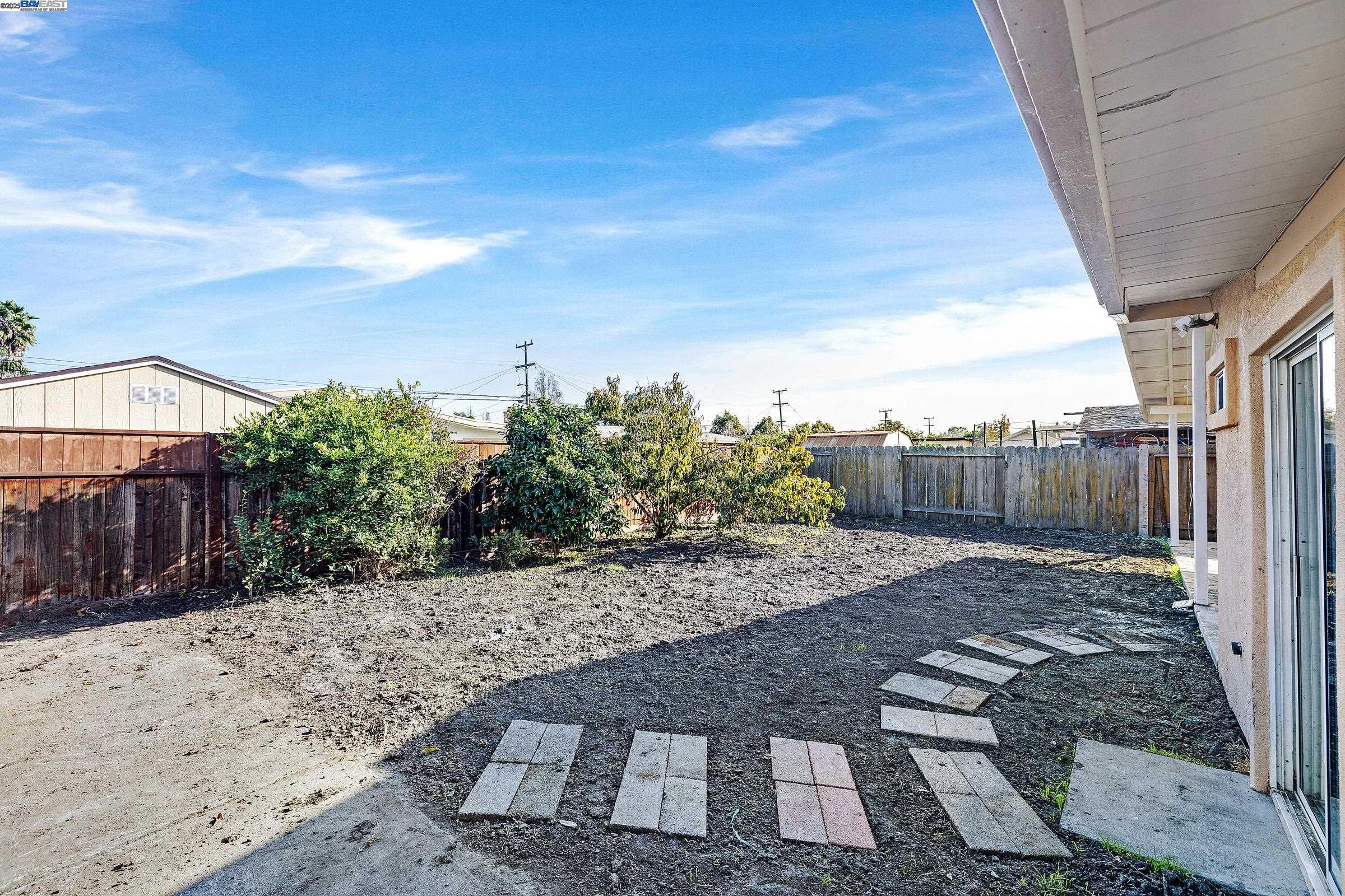 Detail Gallery Image 11 of 37 For 27946 Pompano Ave, Hayward,  CA 94544 - 4 Beds | 3 Baths