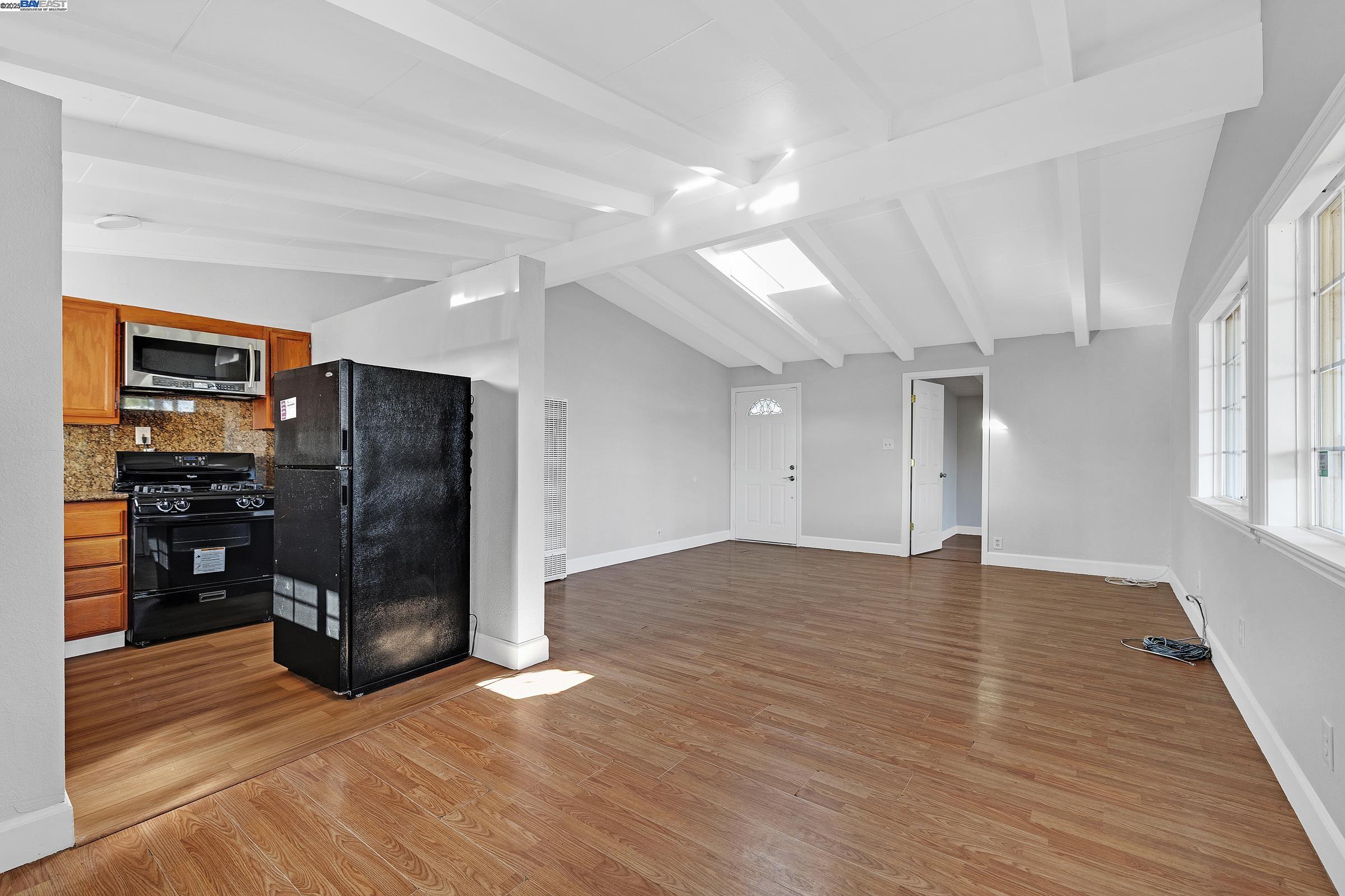 Detail Gallery Image 6 of 37 For 27946 Pompano Ave, Hayward,  CA 94544 - 4 Beds | 3 Baths