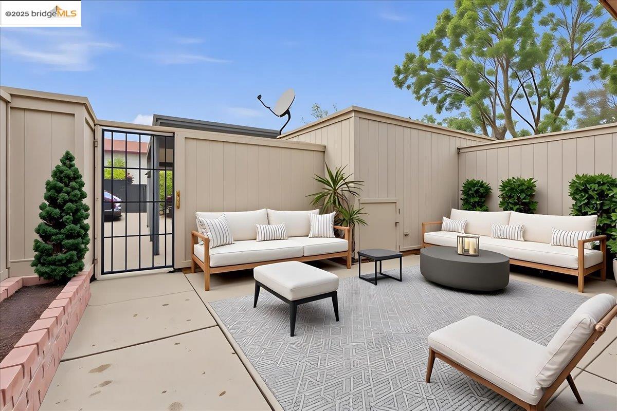 Detail Gallery Image 2 of 23 For 2505 Georgetown Ln, Antioch,  CA 94509 - 2 Beds | 1/1 Baths