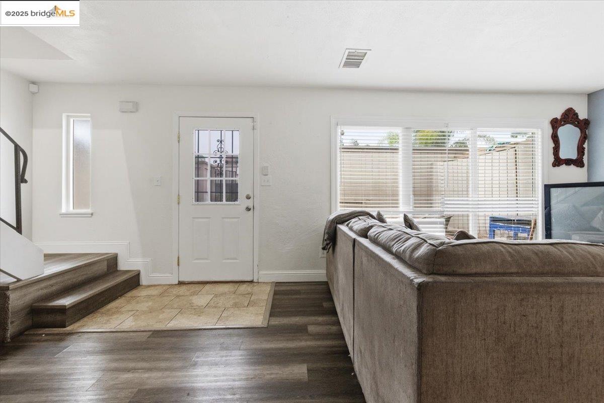 Detail Gallery Image 5 of 23 For 2505 Georgetown Ln, Antioch,  CA 94509 - 2 Beds | 1/1 Baths