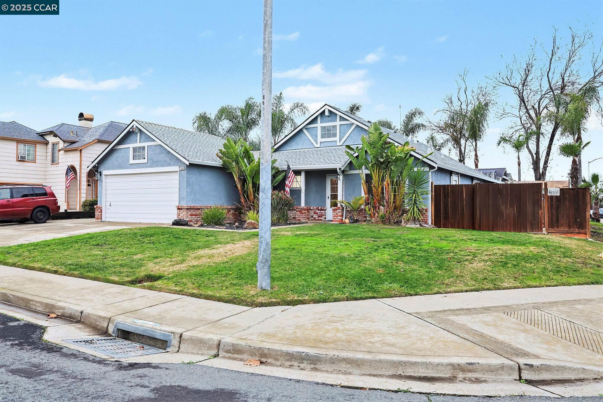 Detail Gallery Image 2 of 19 For 1700 Domaine Way, Oakley,  CA 94561 - 3 Beds | 2 Baths