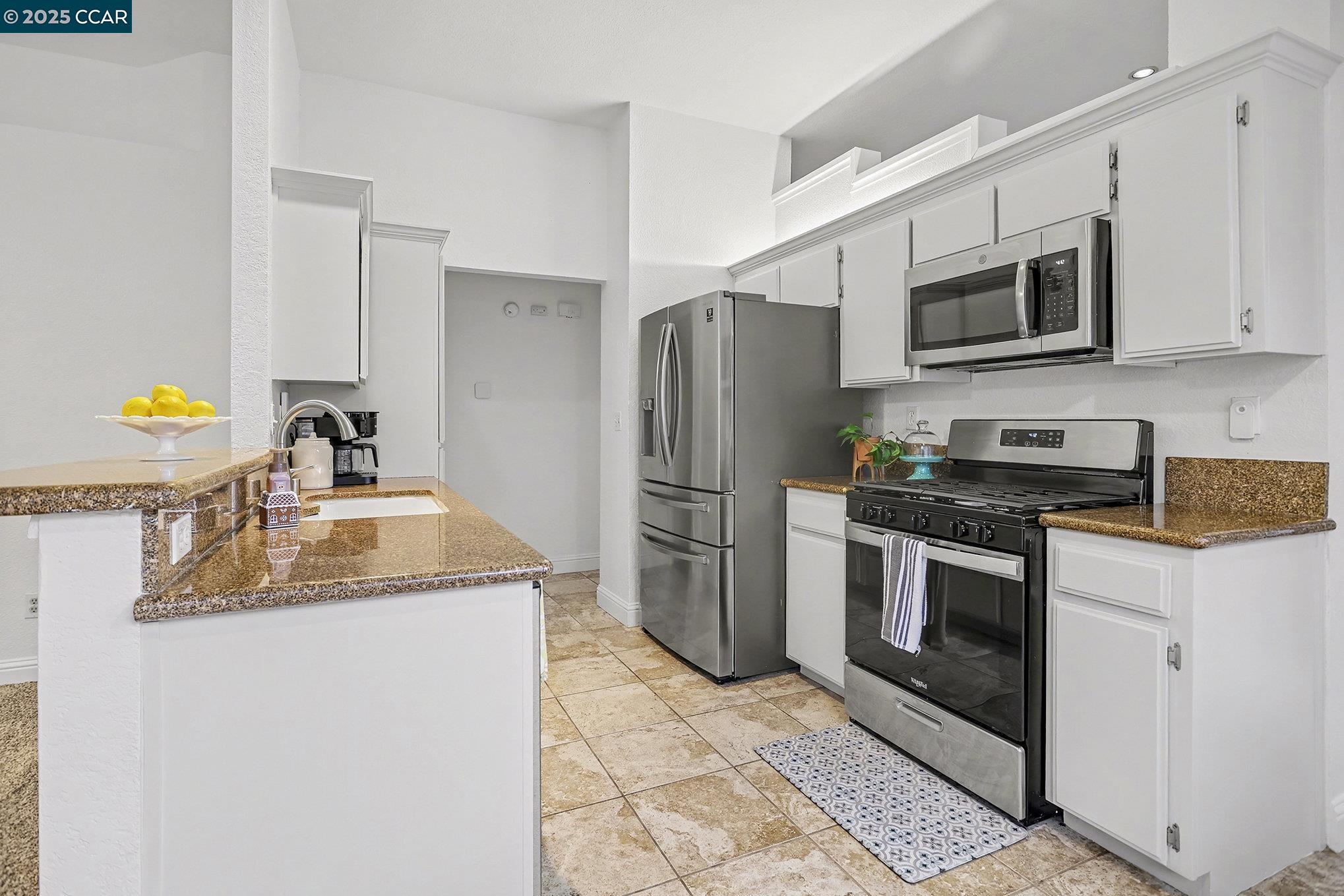 Detail Gallery Image 5 of 19 For 1700 Domaine Way, Oakley,  CA 94561 - 3 Beds | 2 Baths