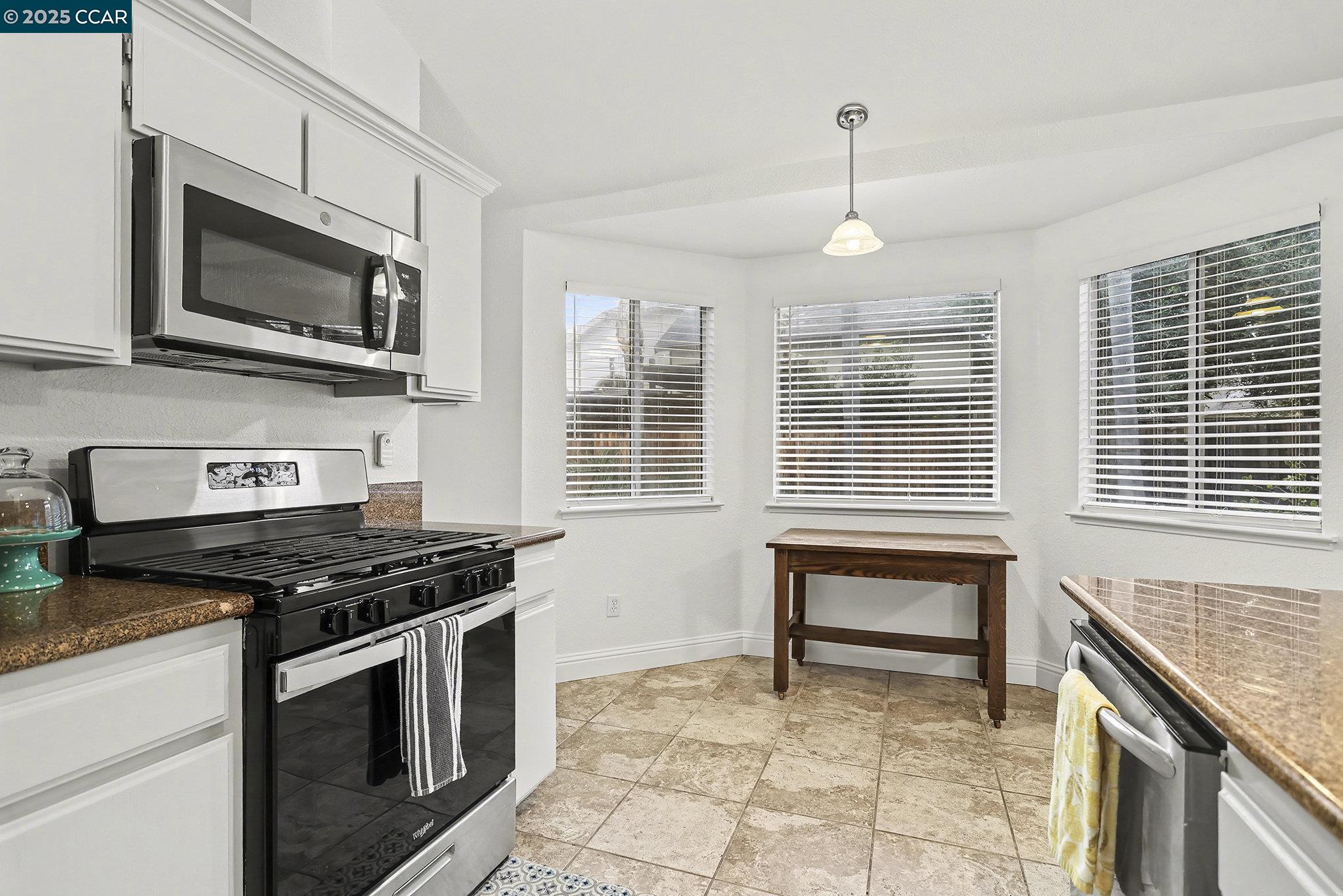 Detail Gallery Image 7 of 19 For 1700 Domaine Way, Oakley,  CA 94561 - 3 Beds | 2 Baths