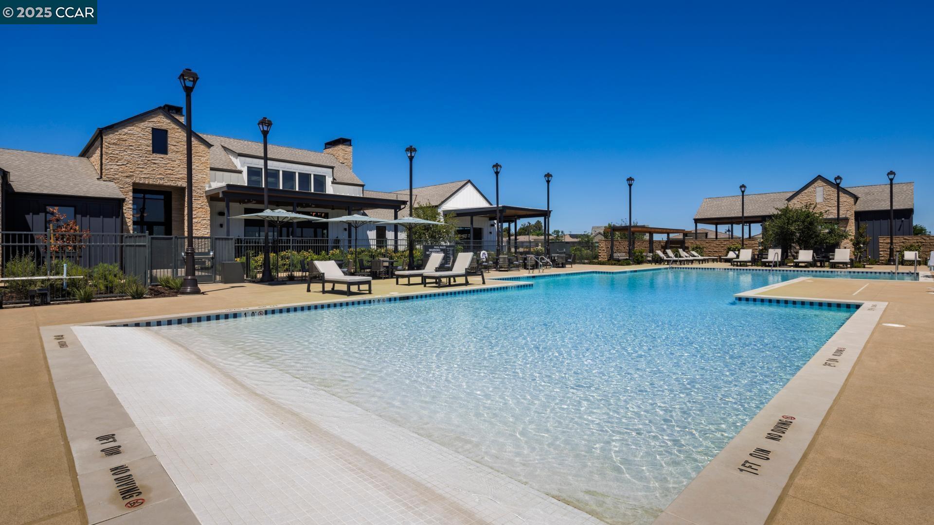 Detail Gallery Image 14 of 38 For 1625 Granite Court, Tracy,  CA 95377 - 2 Beds | 2 Baths