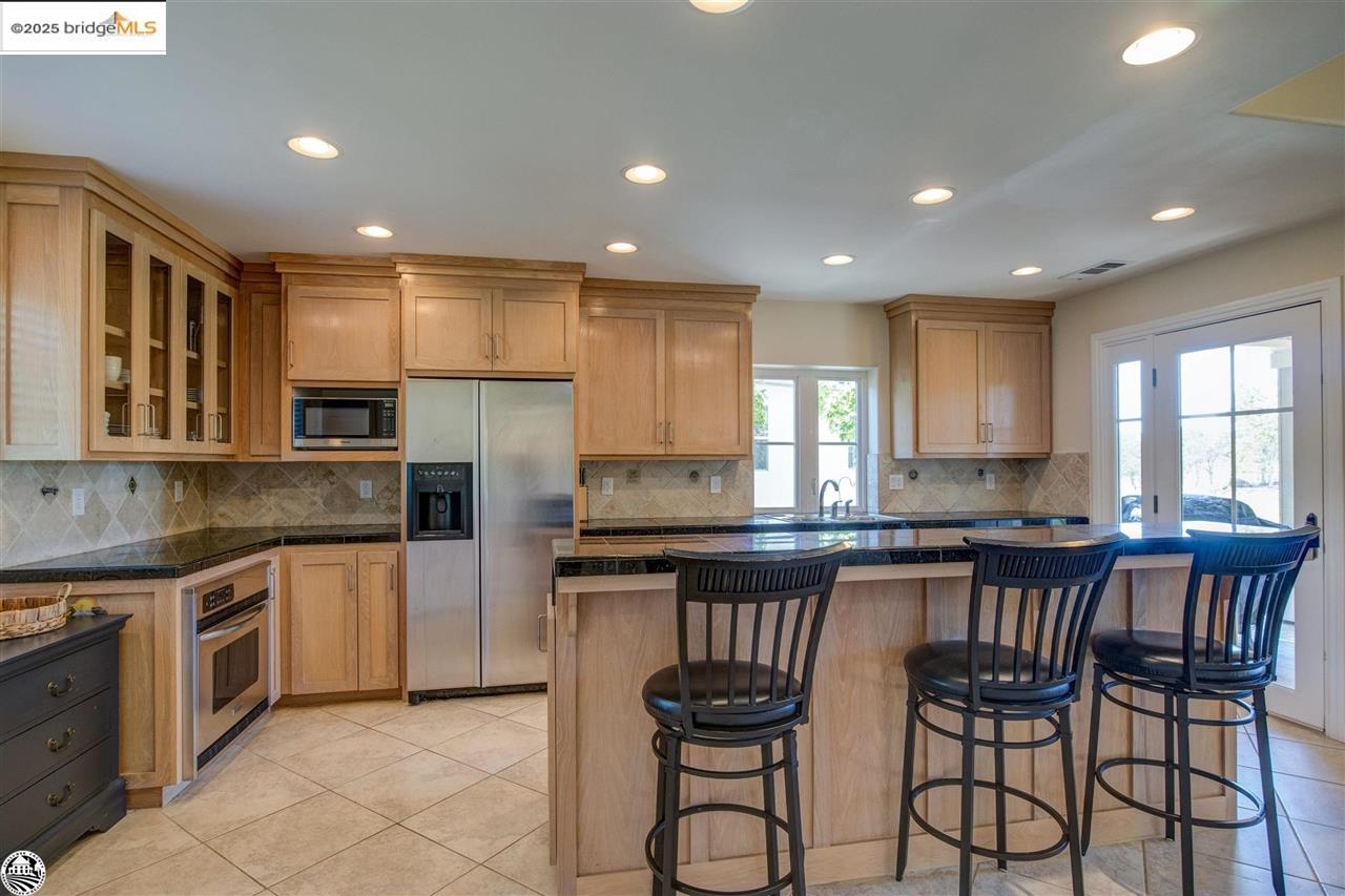 Detail Gallery Image 12 of 60 For 168 Blue Oak, Copperopolis,  CA 95228-9454 - 4 Beds | 4 Baths