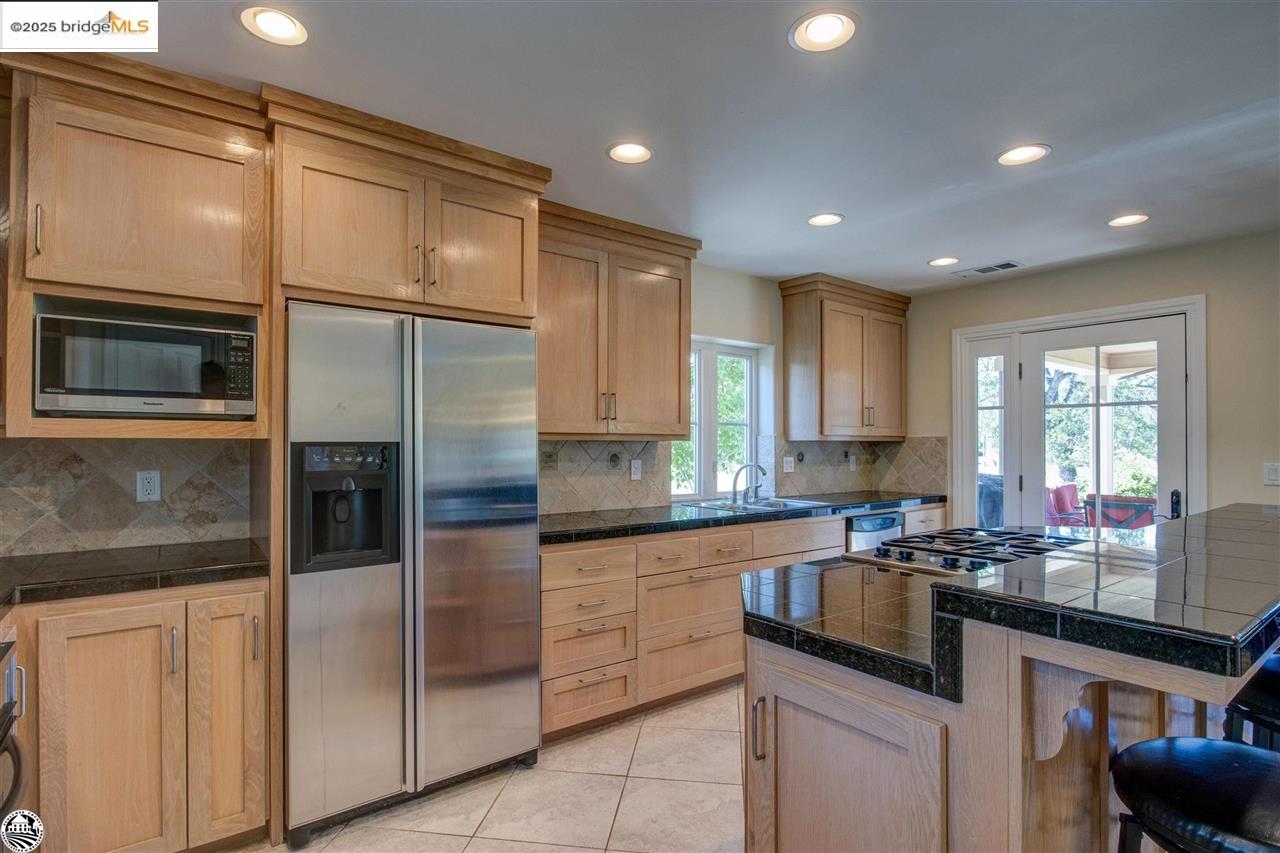 Detail Gallery Image 13 of 60 For 168 Blue Oak, Copperopolis,  CA 95228-9454 - 4 Beds | 4 Baths