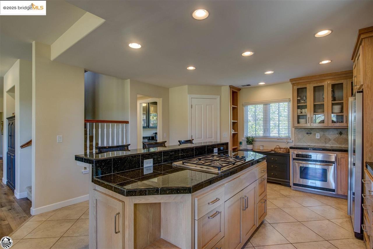 Detail Gallery Image 17 of 60 For 168 Blue Oak, Copperopolis,  CA 95228-9454 - 4 Beds | 4 Baths