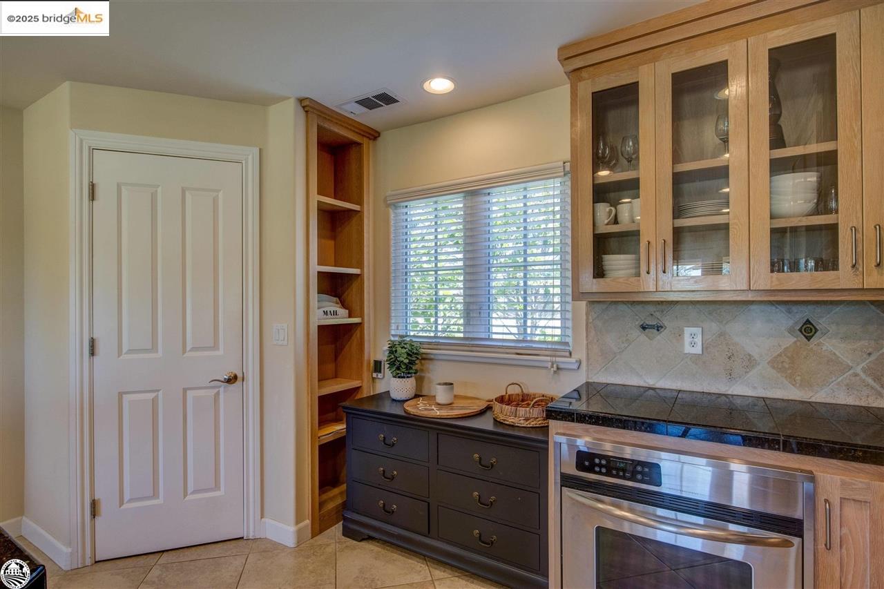 Detail Gallery Image 18 of 60 For 168 Blue Oak, Copperopolis,  CA 95228-9454 - 4 Beds | 4 Baths