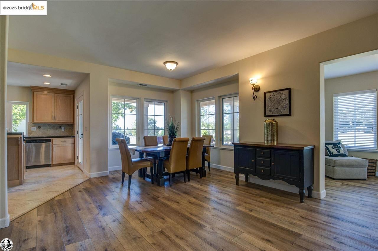 Detail Gallery Image 20 of 60 For 168 Blue Oak, Copperopolis,  CA 95228-9454 - 4 Beds | 4 Baths