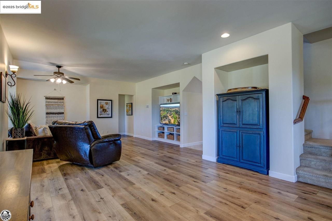 Detail Gallery Image 21 of 60 For 168 Blue Oak, Copperopolis,  CA 95228-9454 - 4 Beds | 4 Baths
