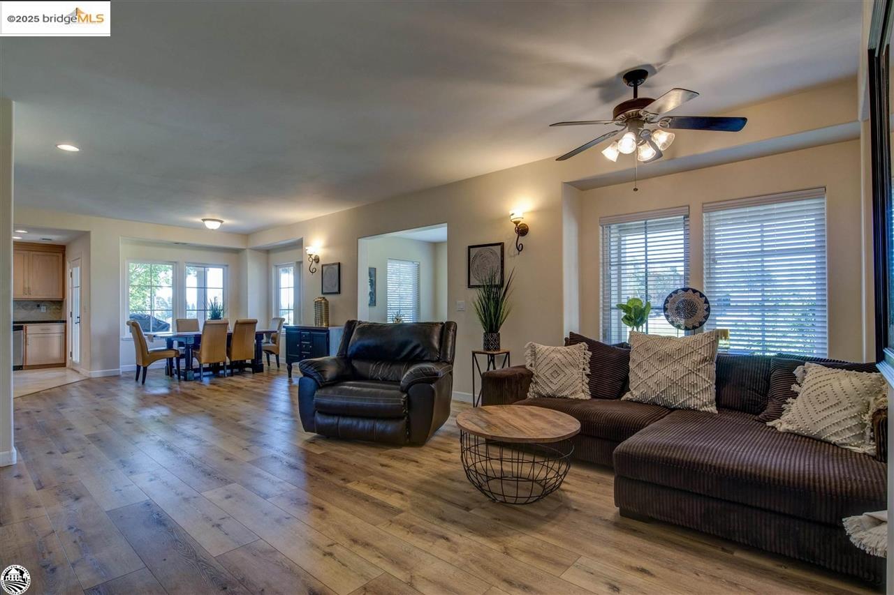 Detail Gallery Image 24 of 60 For 168 Blue Oak, Copperopolis,  CA 95228-9454 - 4 Beds | 4 Baths