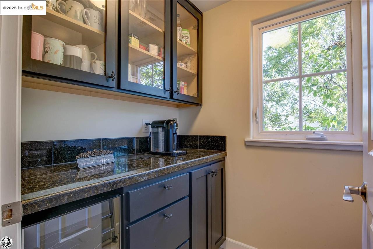 Detail Gallery Image 10 of 60 For 168 Blue Oak, Copperopolis,  CA 95228-9454 - 4 Beds | 4 Baths