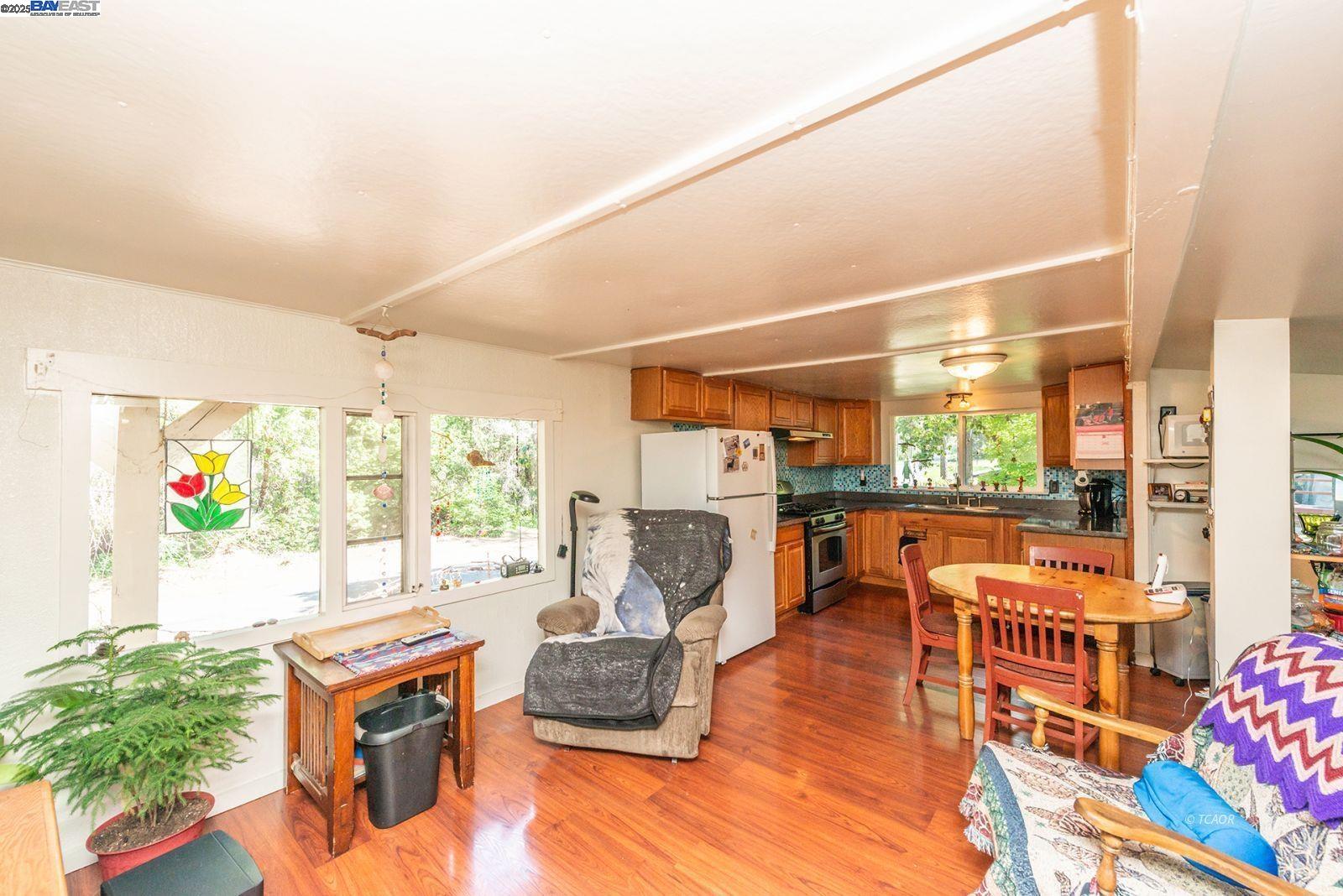 Detail Gallery Image 11 of 47 For 2940 Dutch Creek Rd, Junction City,  CA 96048 - 2 Beds | 1 Baths